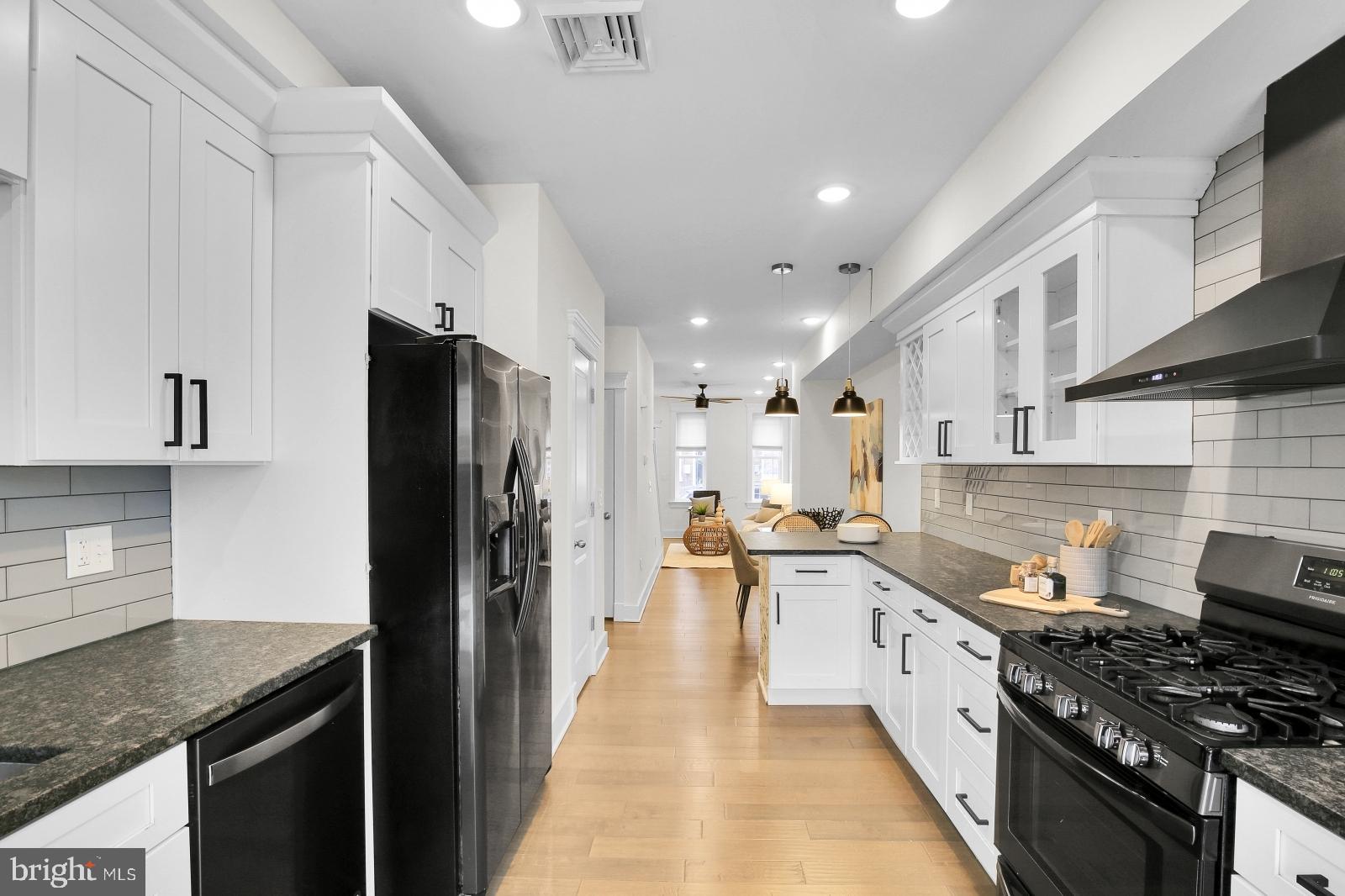 EAST KENSINGTON - Residential