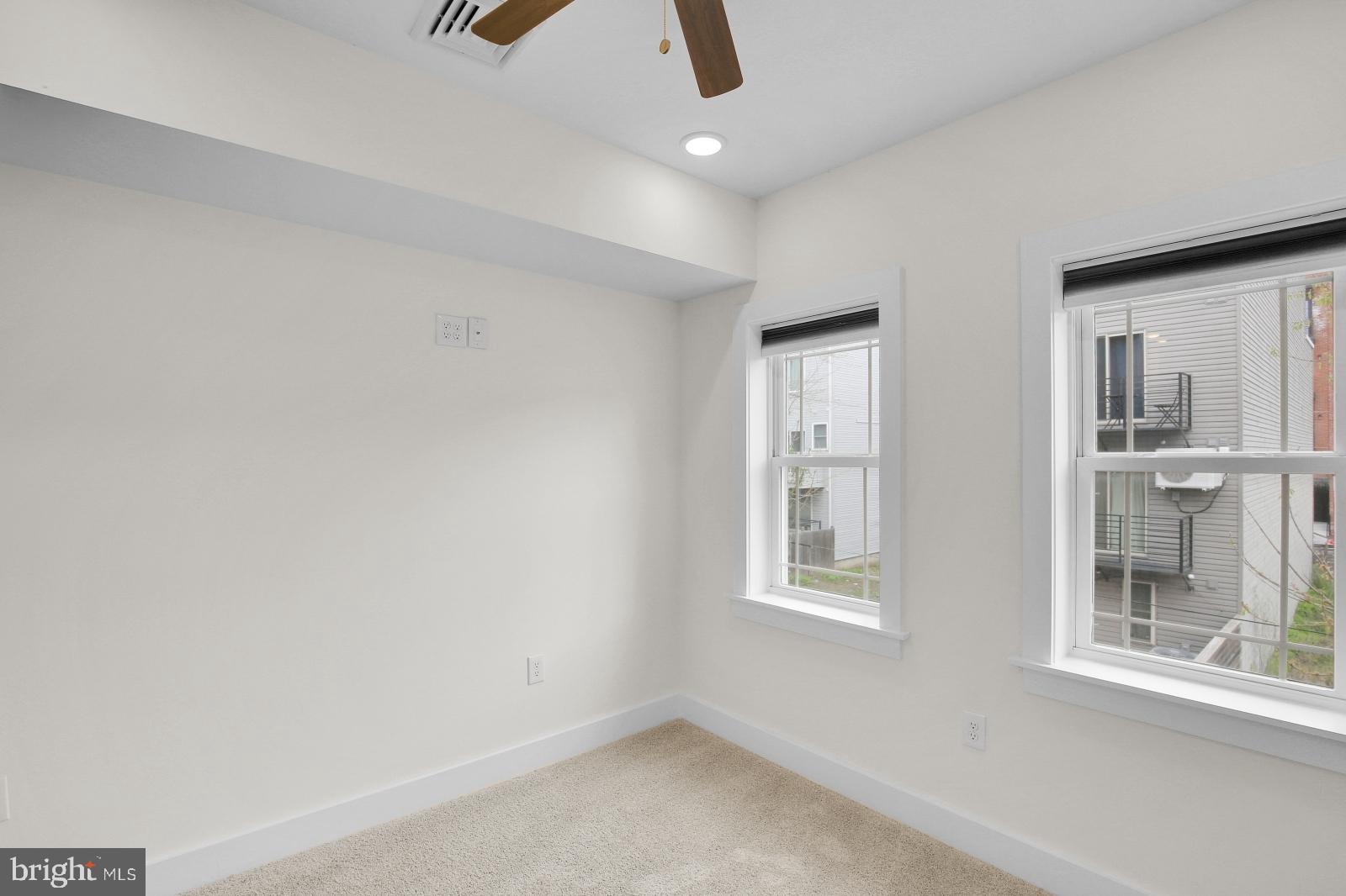 EAST KENSINGTON - Residential