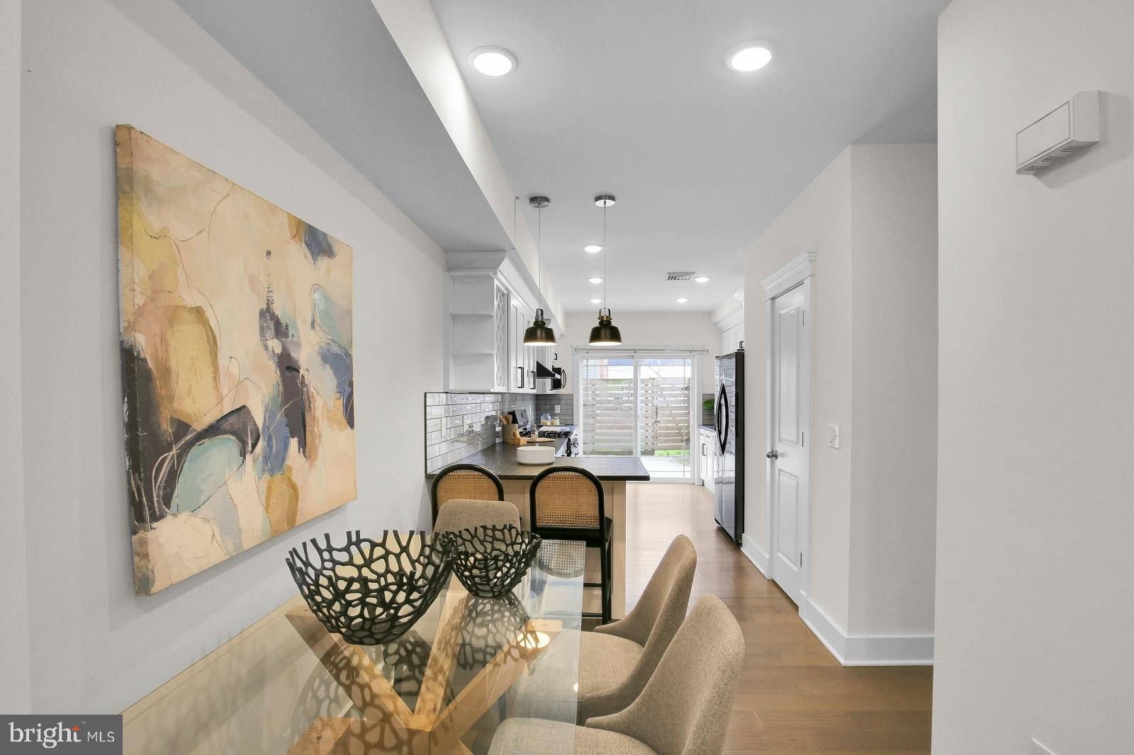 EAST KENSINGTON - Residential