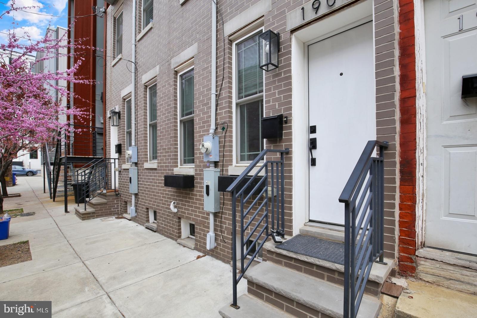 EAST KENSINGTON - Residential