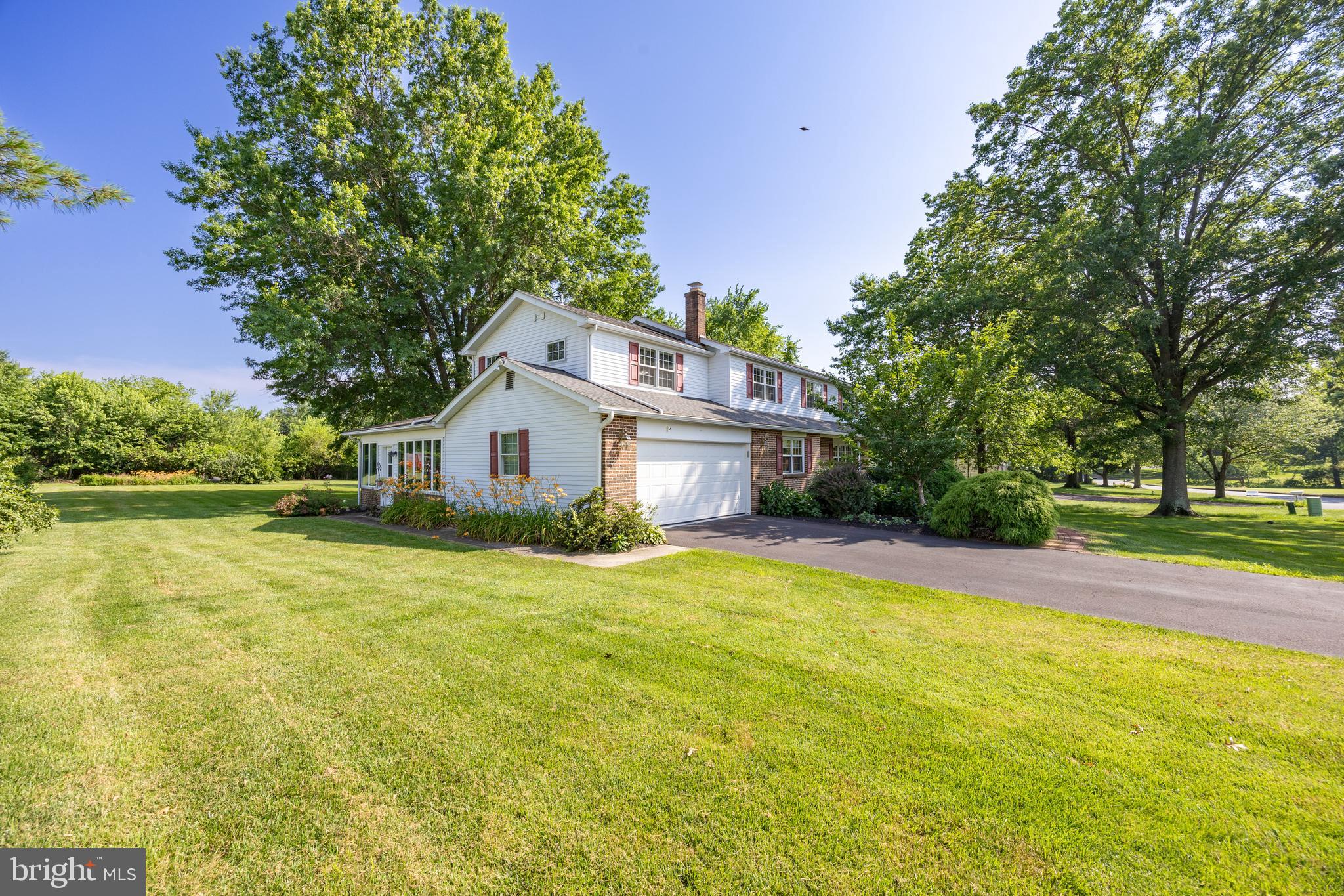 886 LAUREL LANE