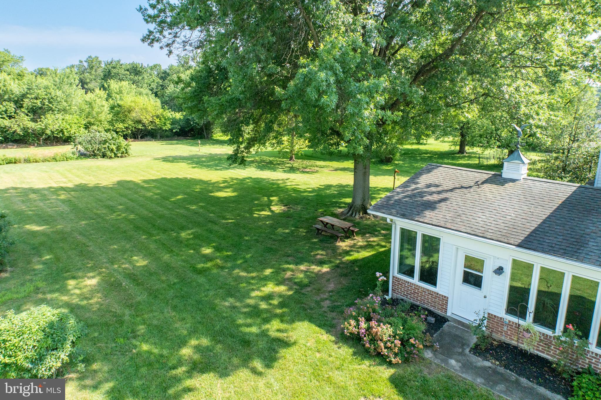 886 LAUREL LANE