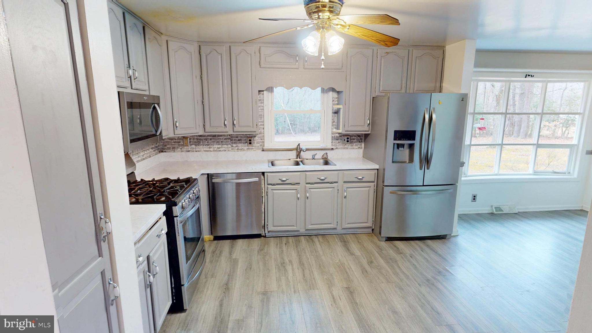 COUNTRY ROAD ESTATES - Residential