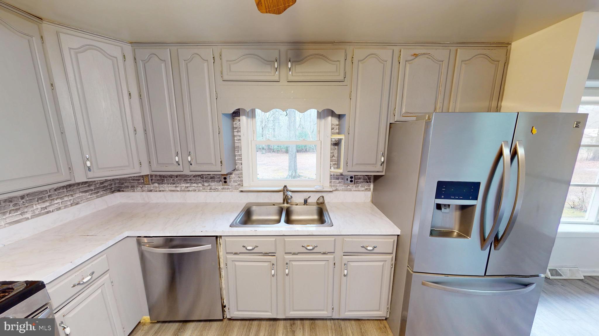 COUNTRY ROAD ESTATES - Residential