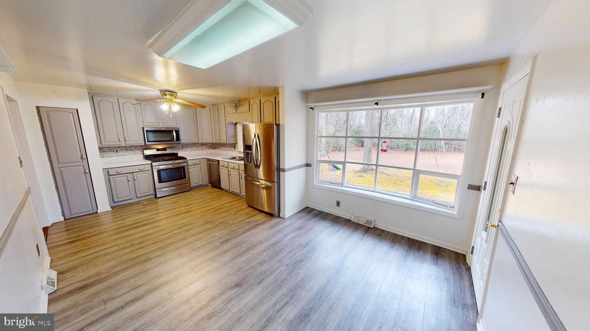 COUNTRY ROAD ESTATES - Residential