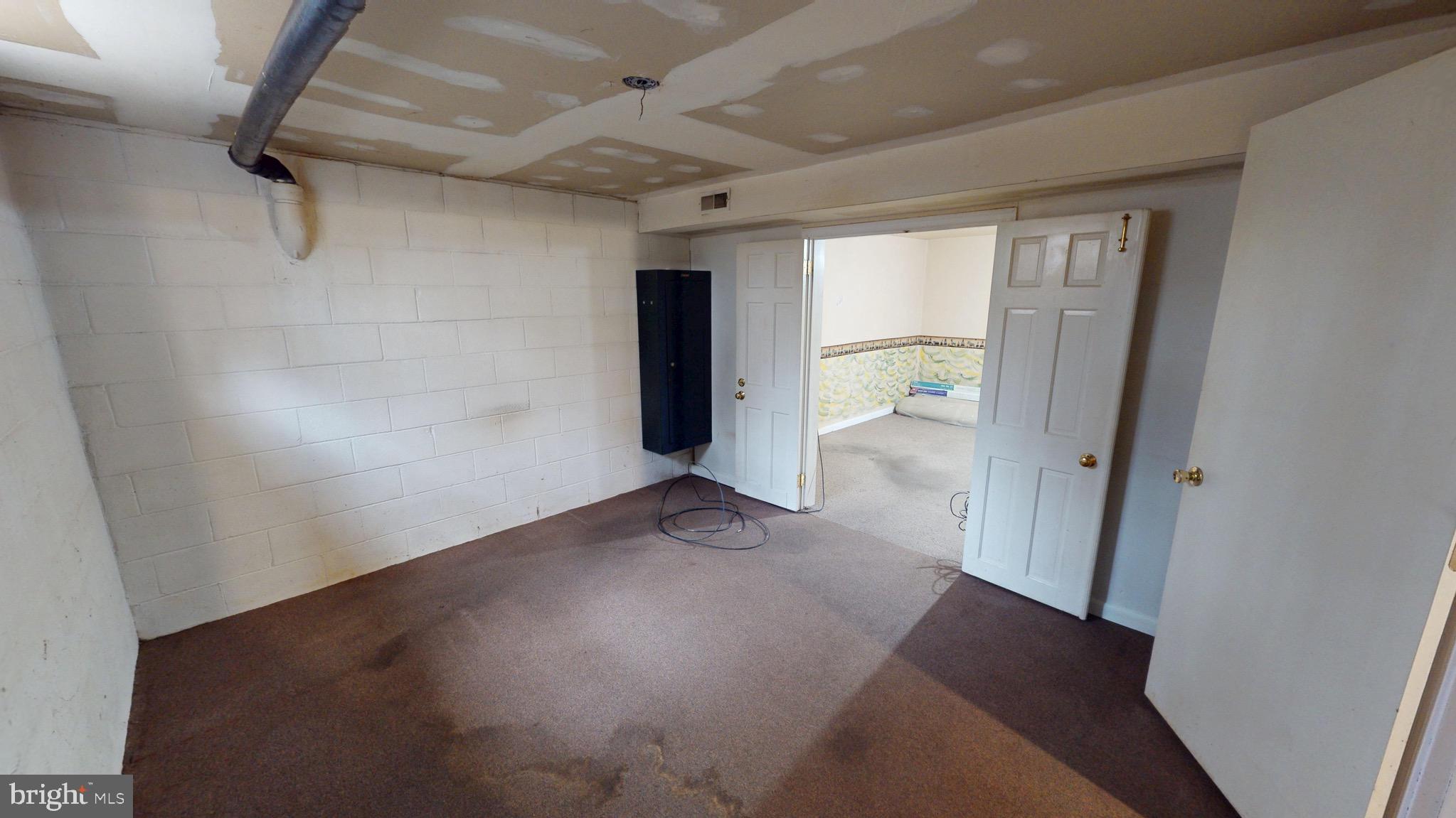 COUNTRY ROAD ESTATES - Residential