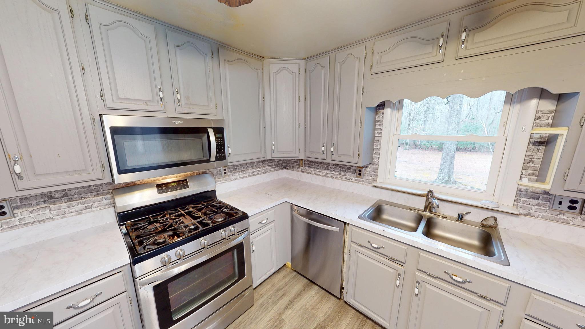 COUNTRY ROAD ESTATES - Residential