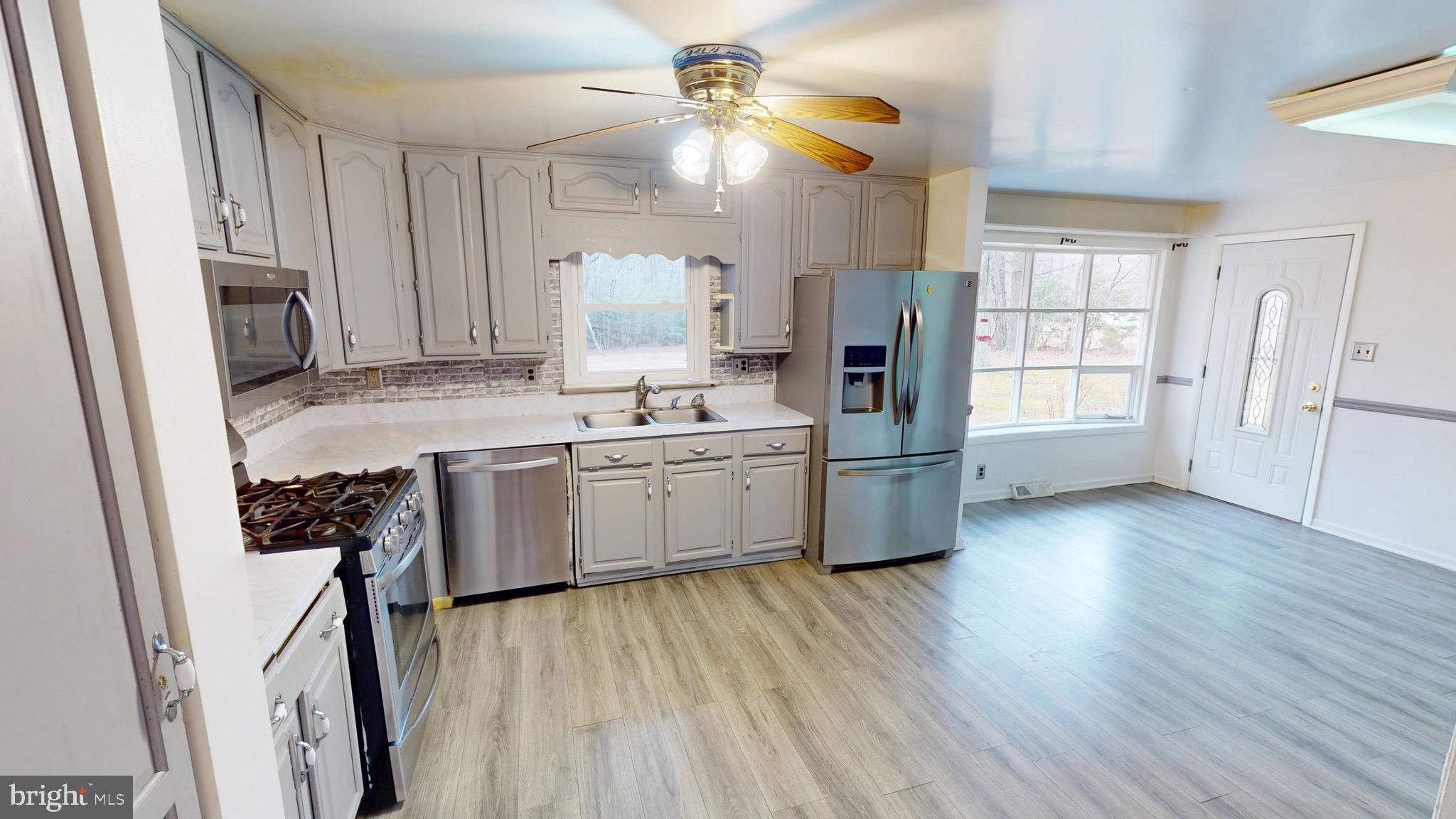 COUNTRY ROAD ESTATES - Residential