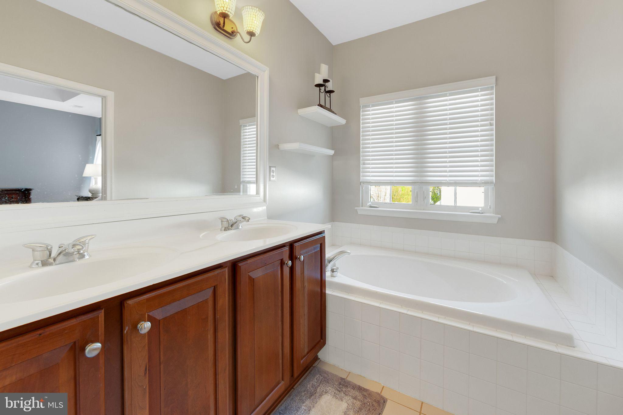 NORTHRIDGE VILLAGE - Residential