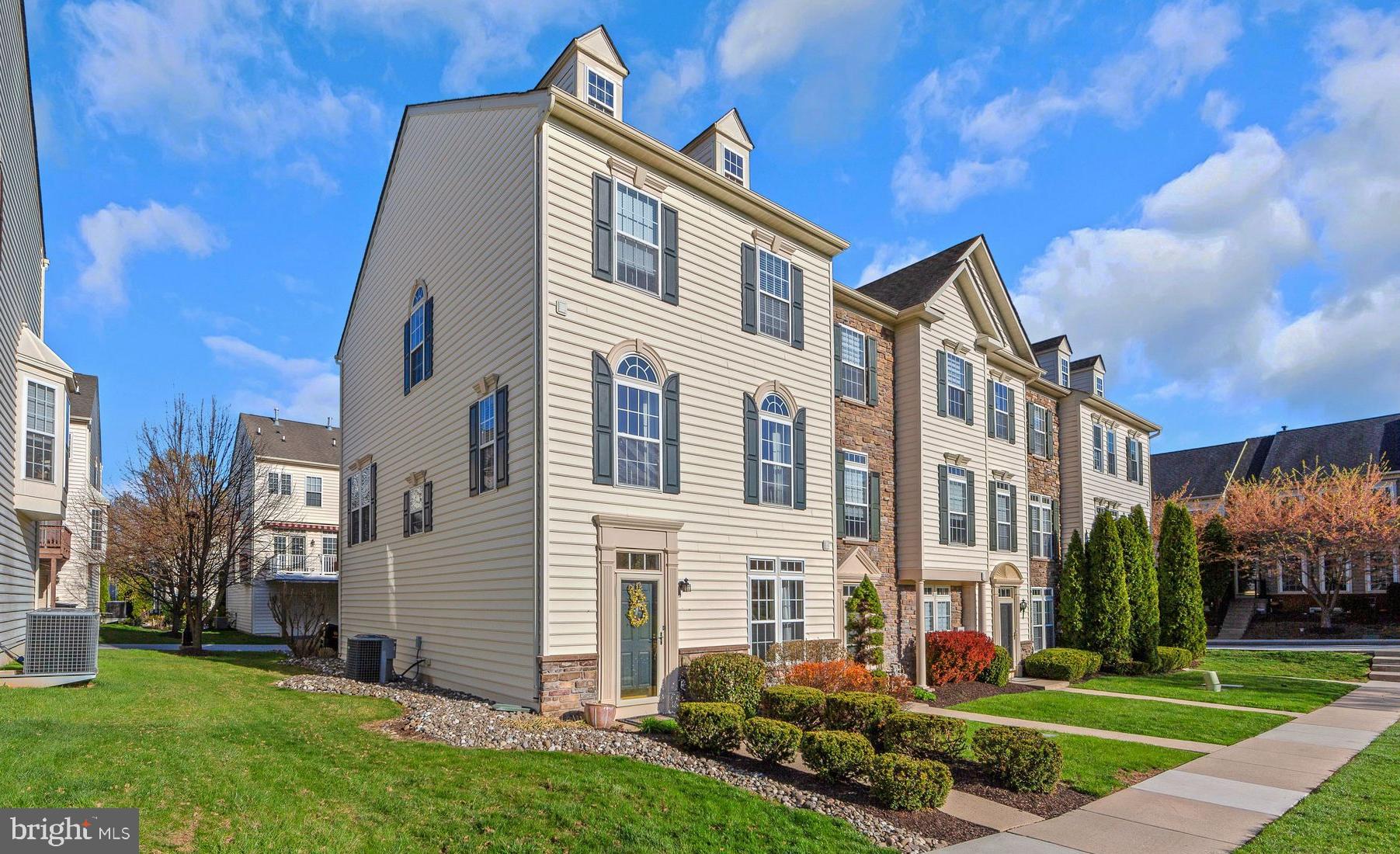 NORTHRIDGE VILLAGE - Residential