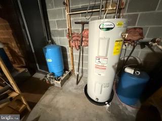 WOODS AT TALYOR LAKE - Residential