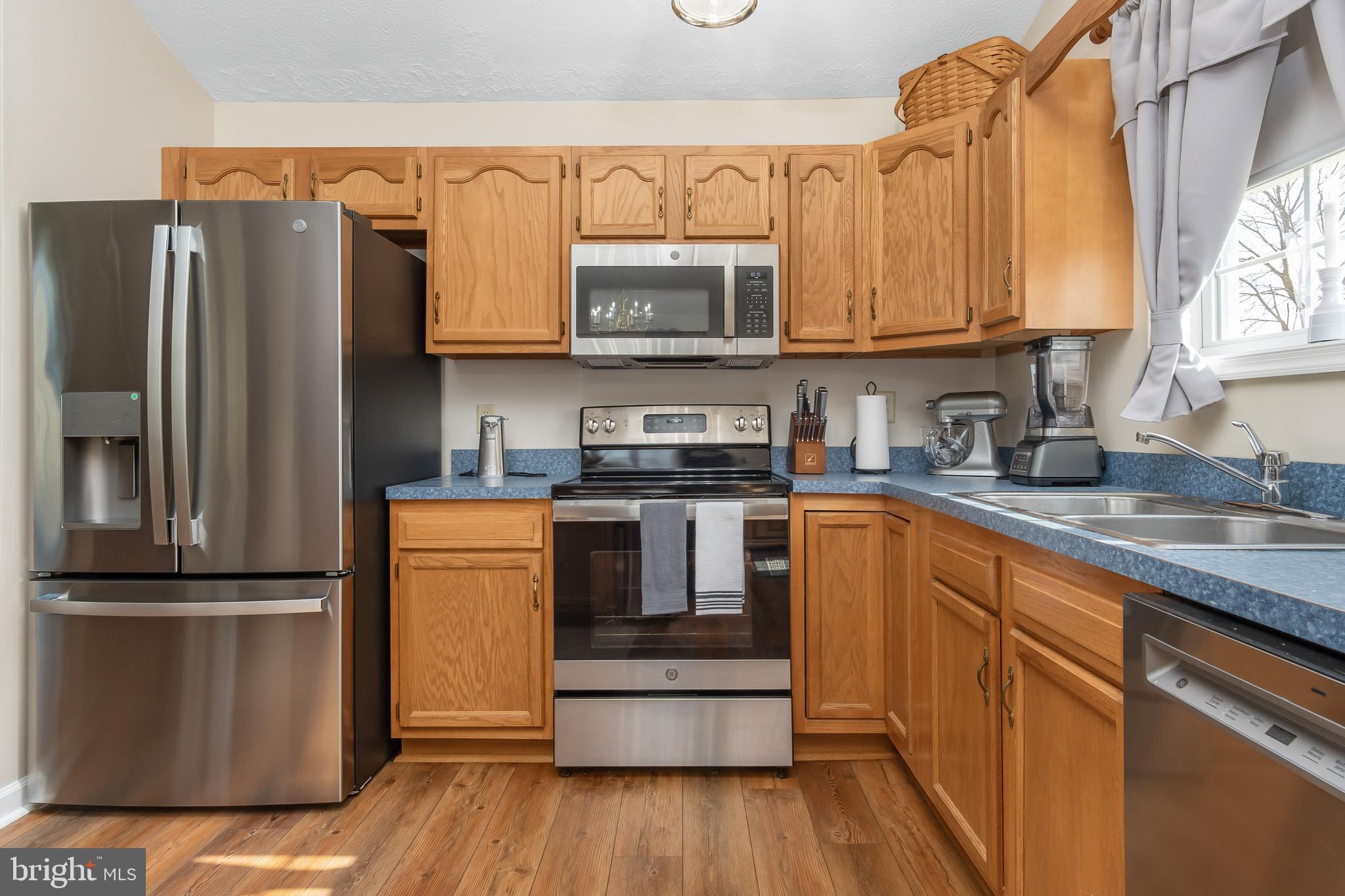 LA-VI ESTATES - Residential