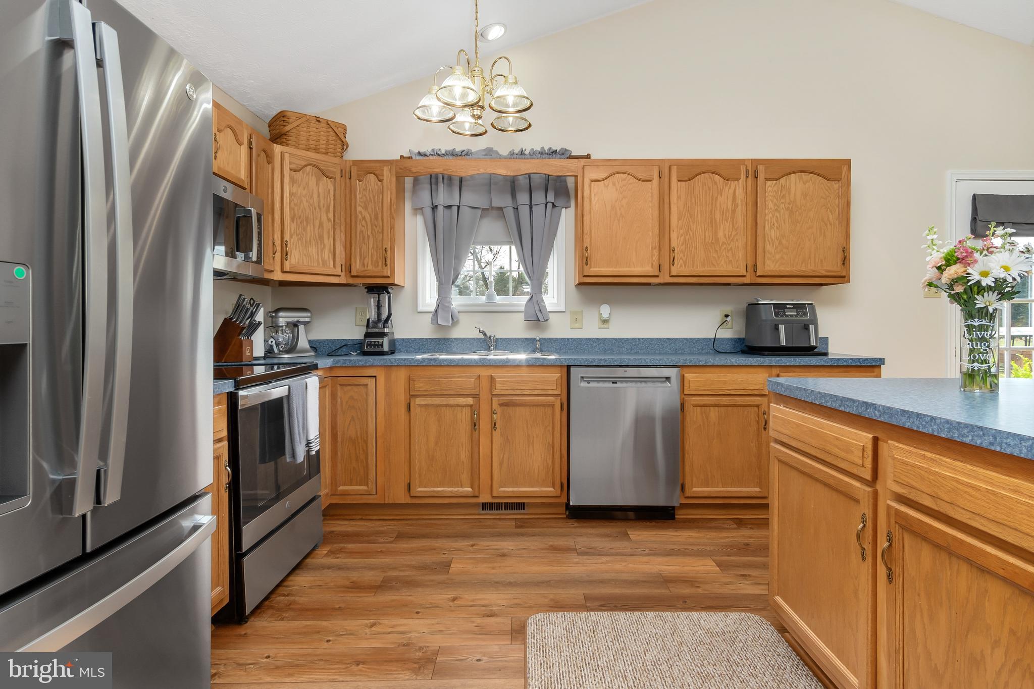 LA-VI ESTATES - Residential