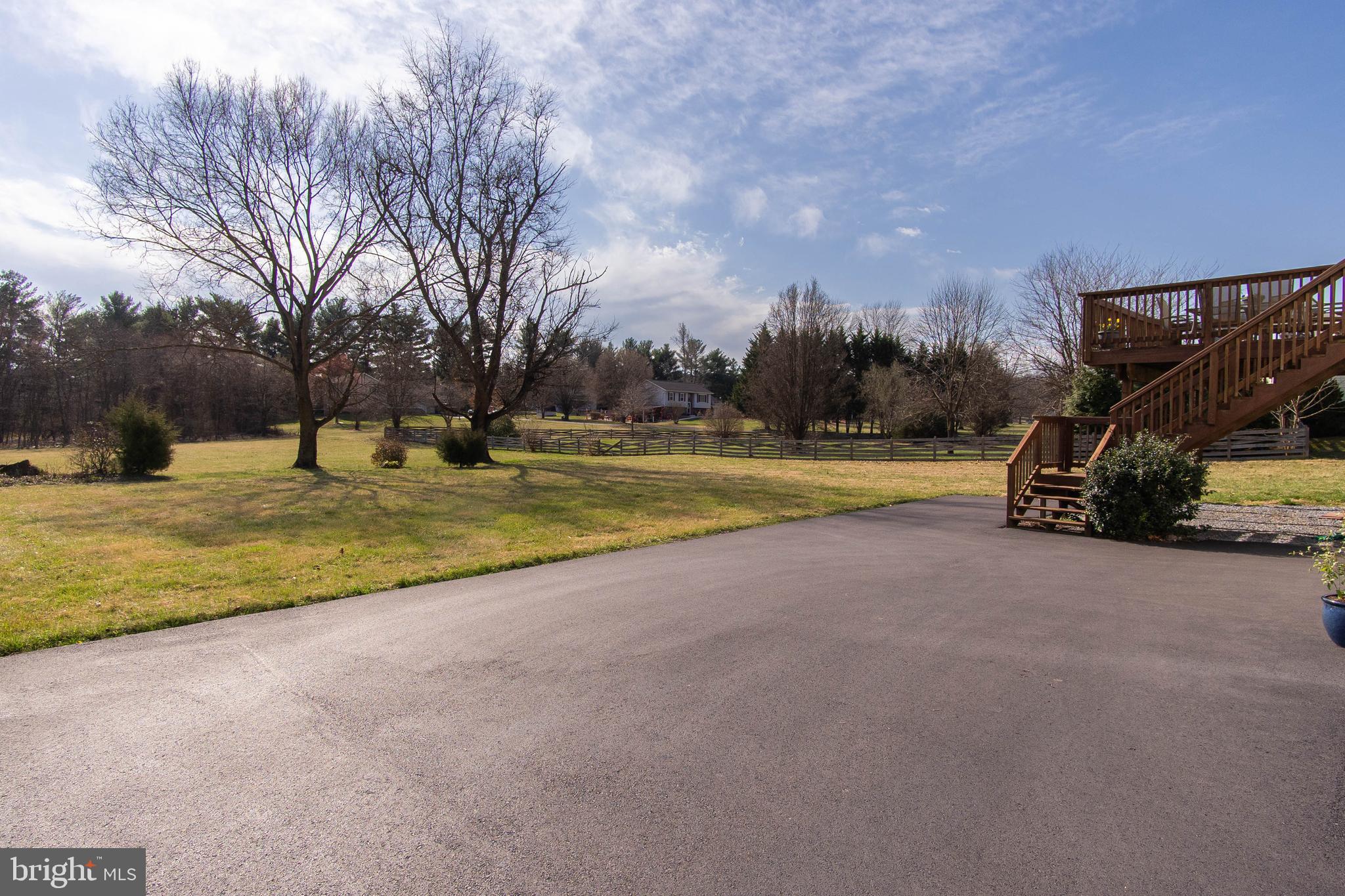 LA-VI ESTATES - Residential