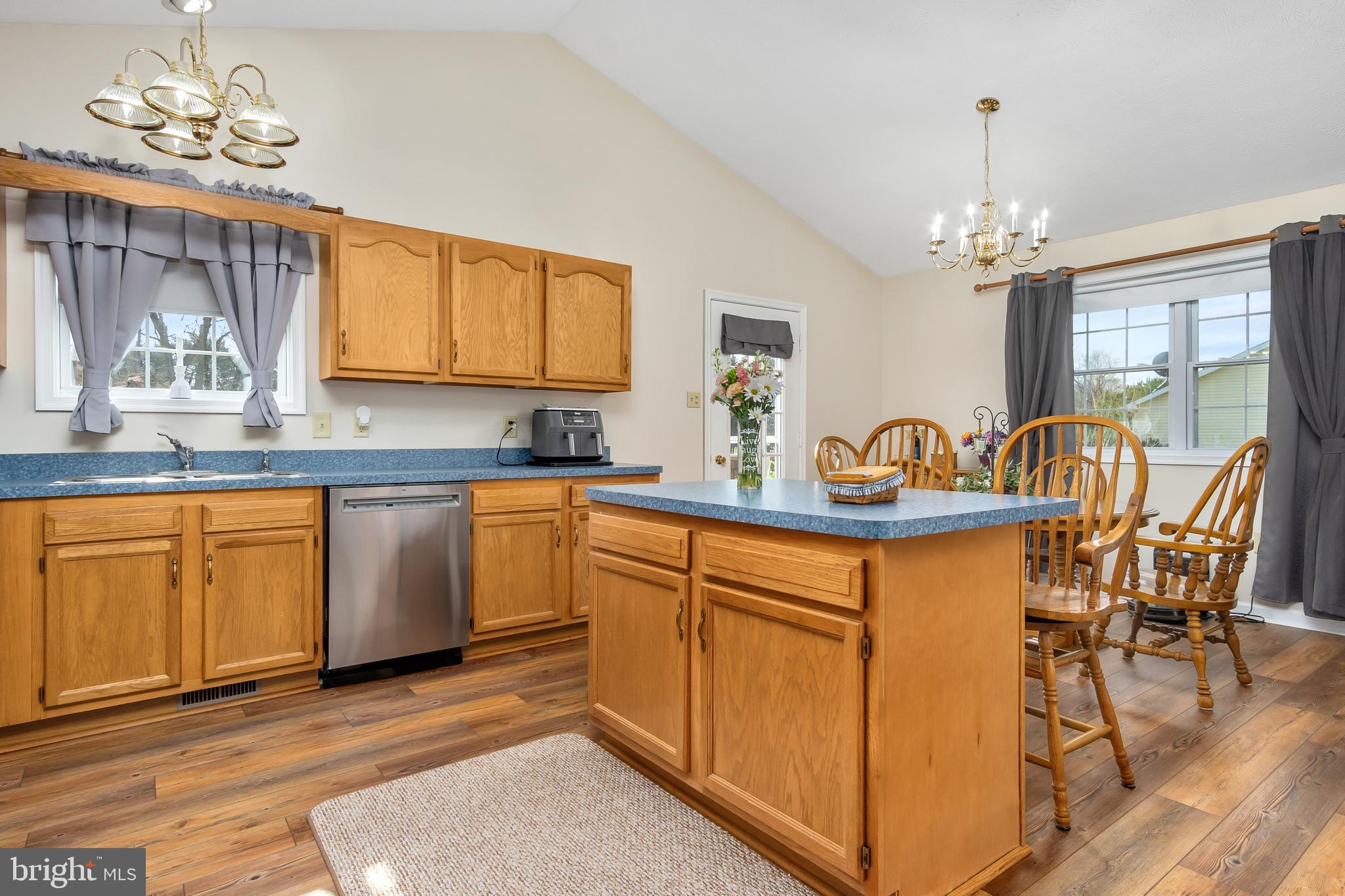 LA-VI ESTATES - Residential