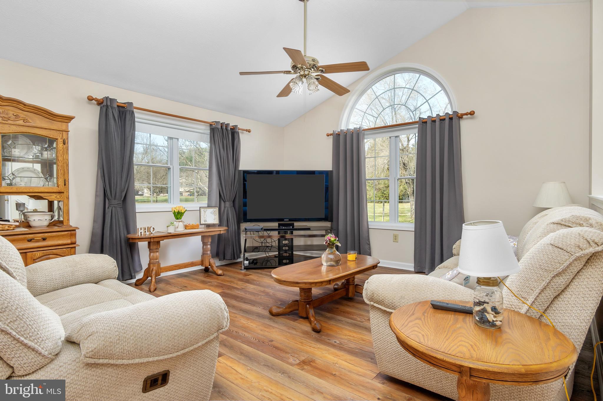 LA-VI ESTATES - Residential