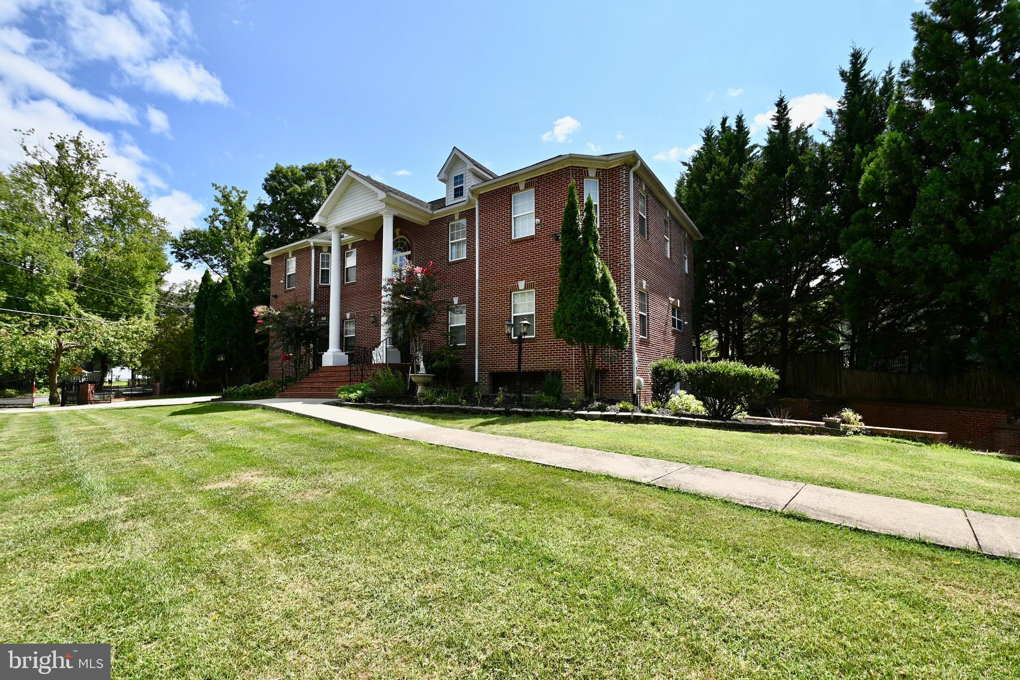 HOLMES RUN HEIGHTS - Residential