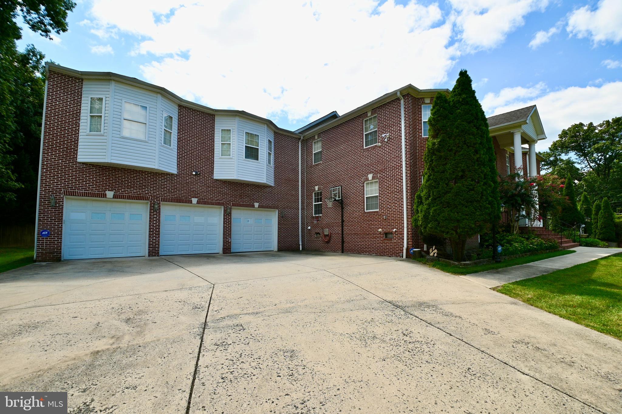 HOLMES RUN HEIGHTS - Residential