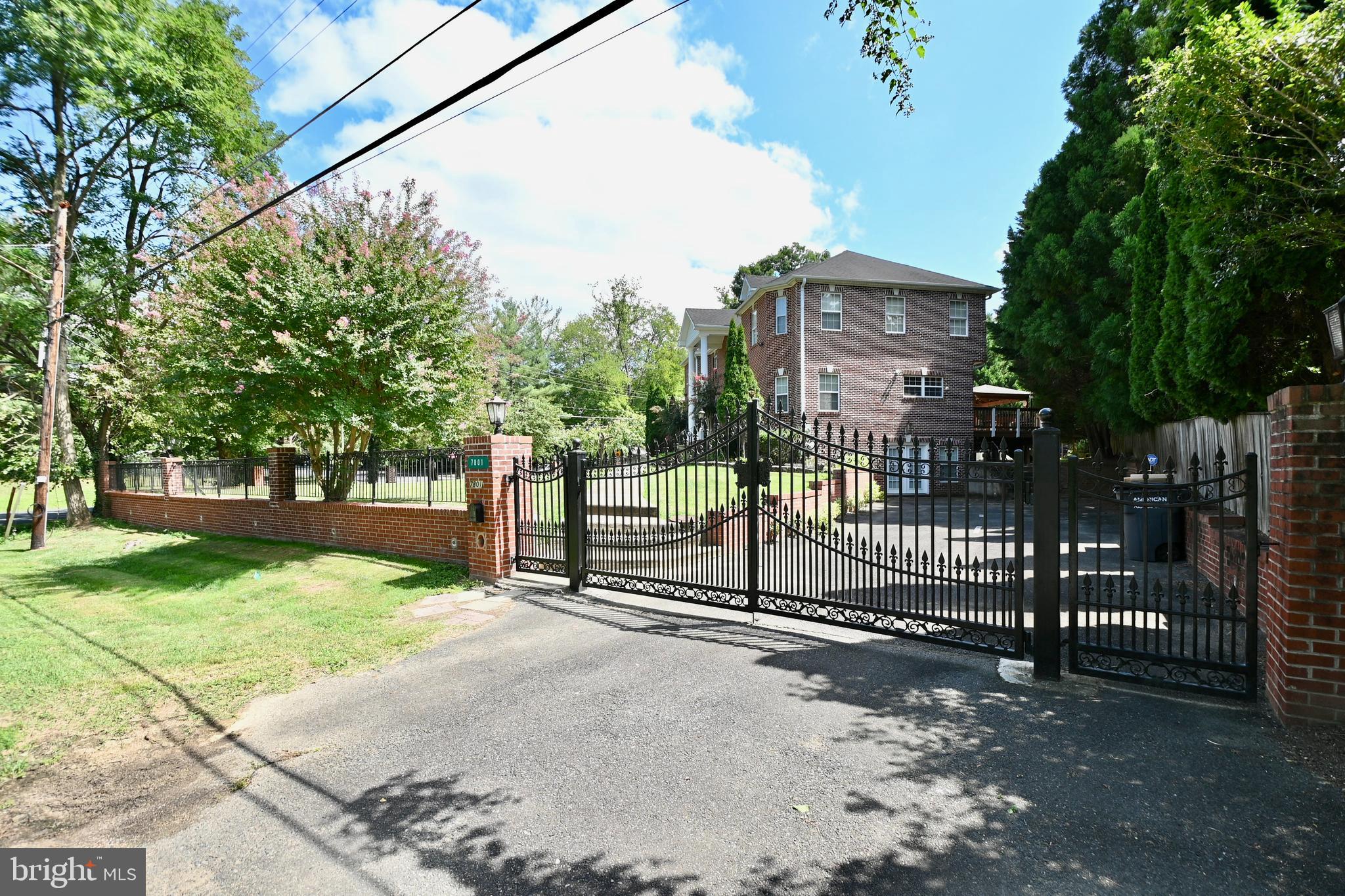 HOLMES RUN HEIGHTS - Residential