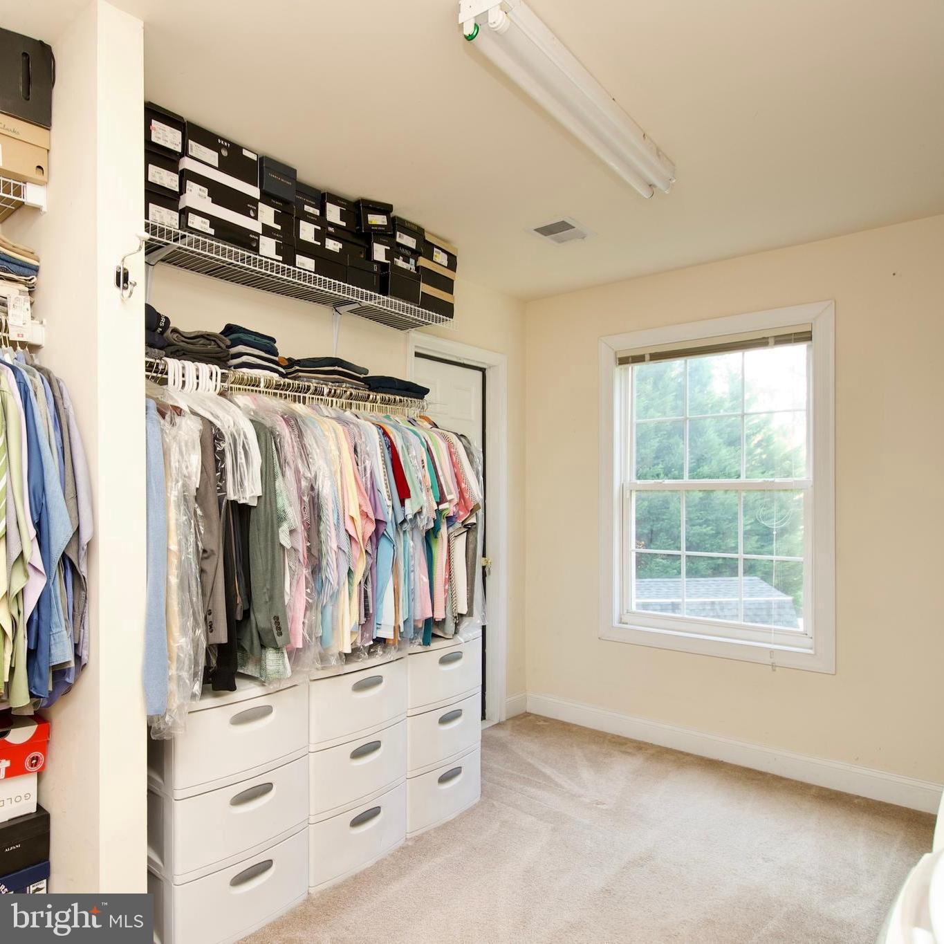 HOLMES RUN HEIGHTS - Residential