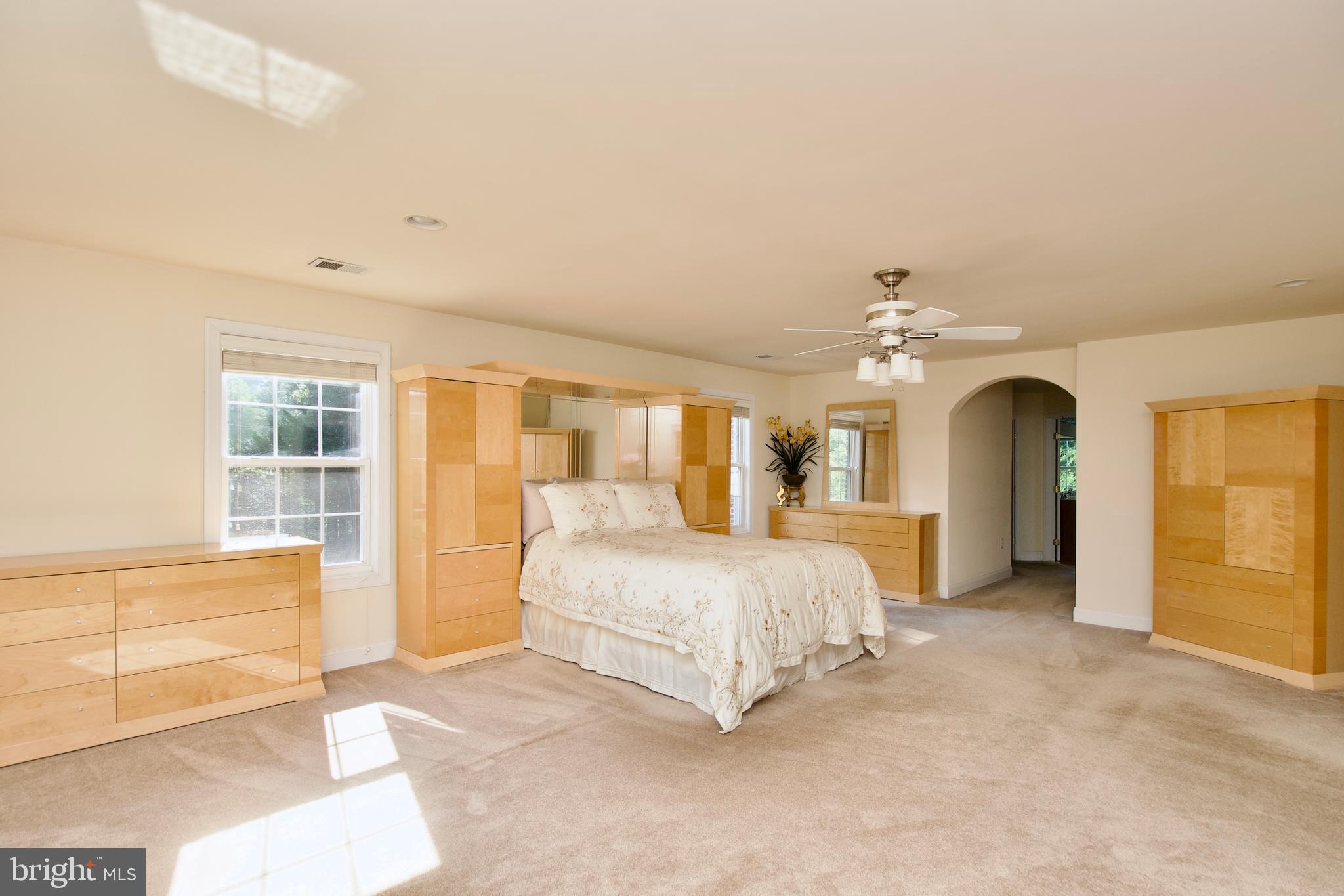 HOLMES RUN HEIGHTS - Residential