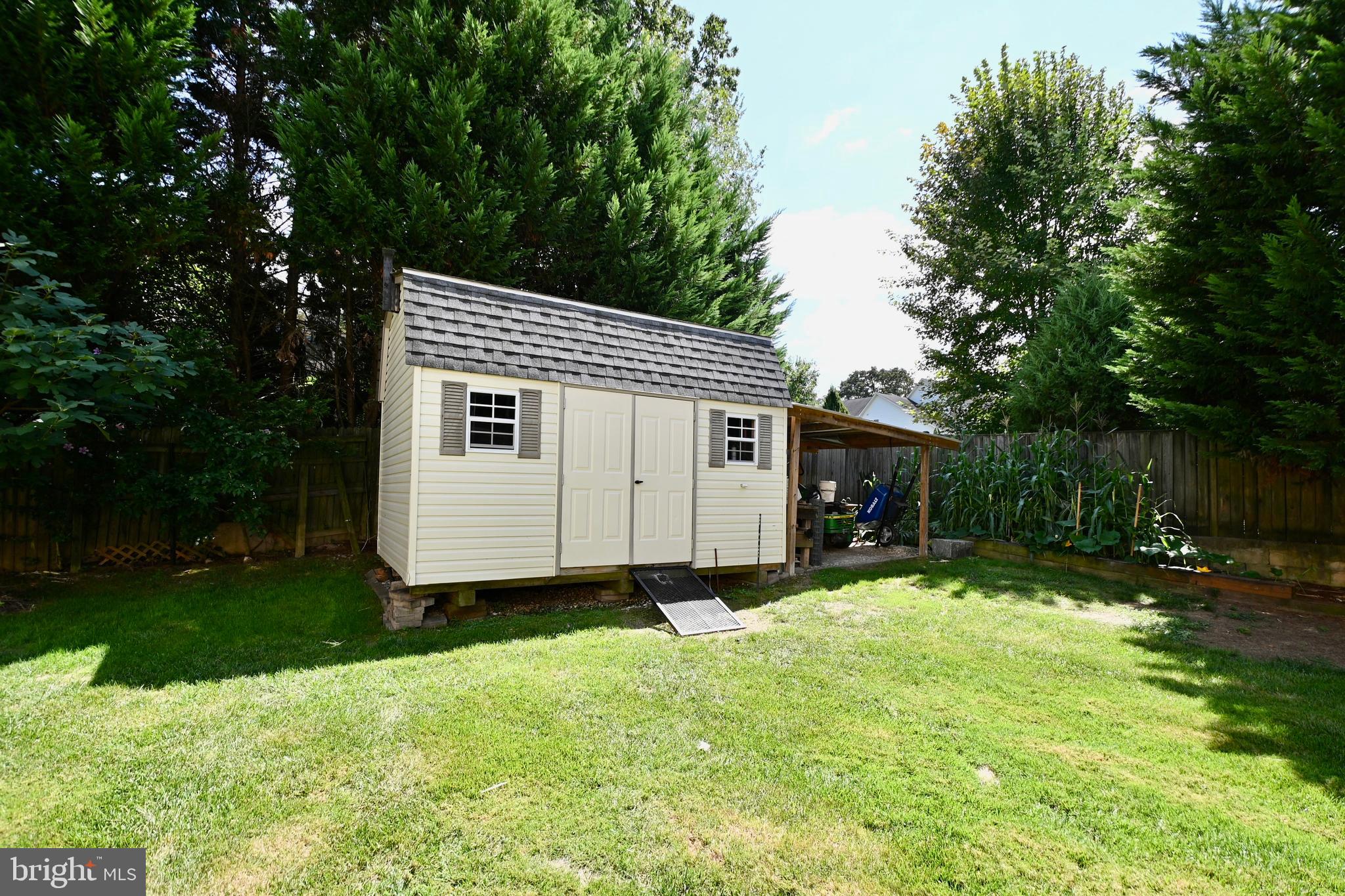 HOLMES RUN HEIGHTS - Residential