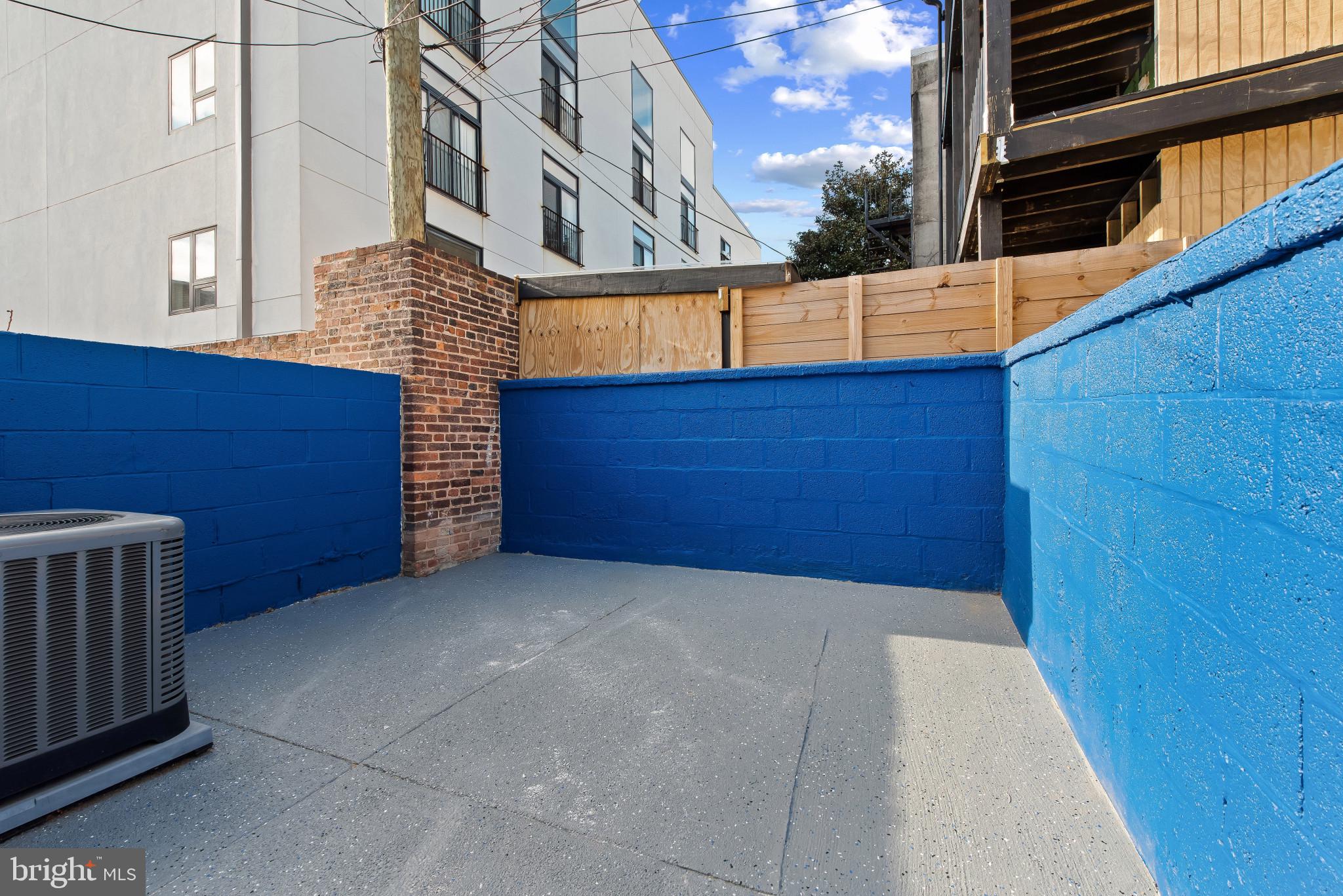 LITTLE ITALY - Residential Lease