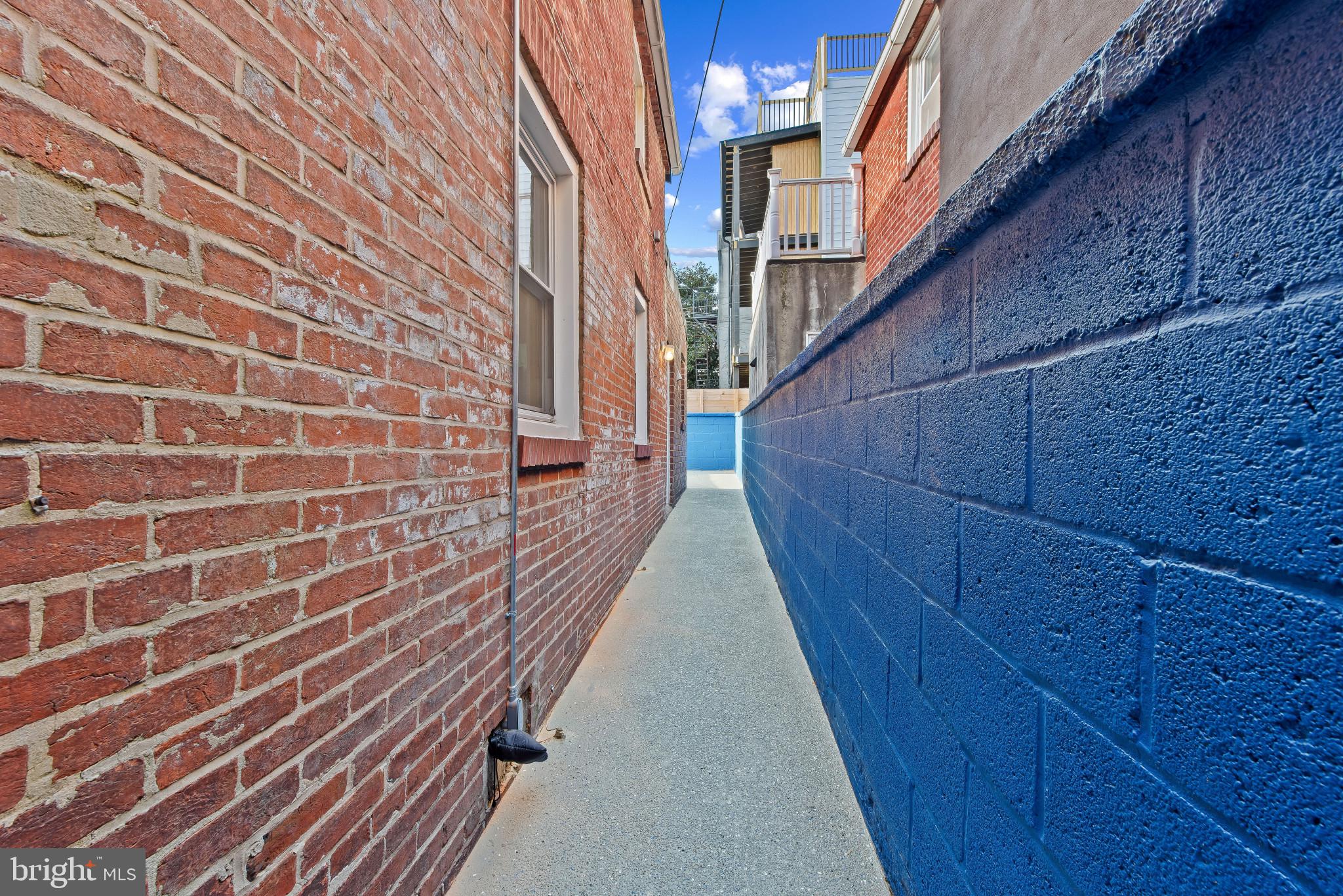 LITTLE ITALY - Residential Lease