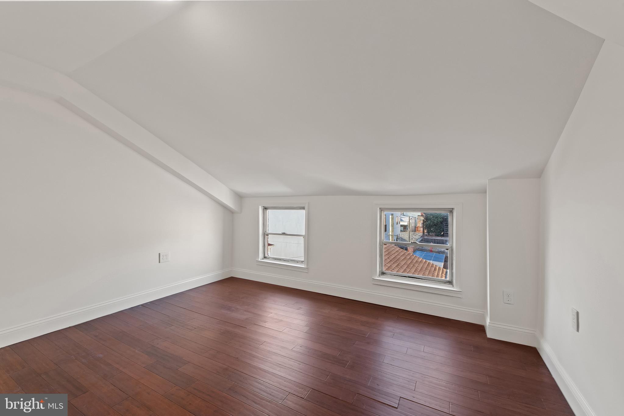 LITTLE ITALY - Residential Lease