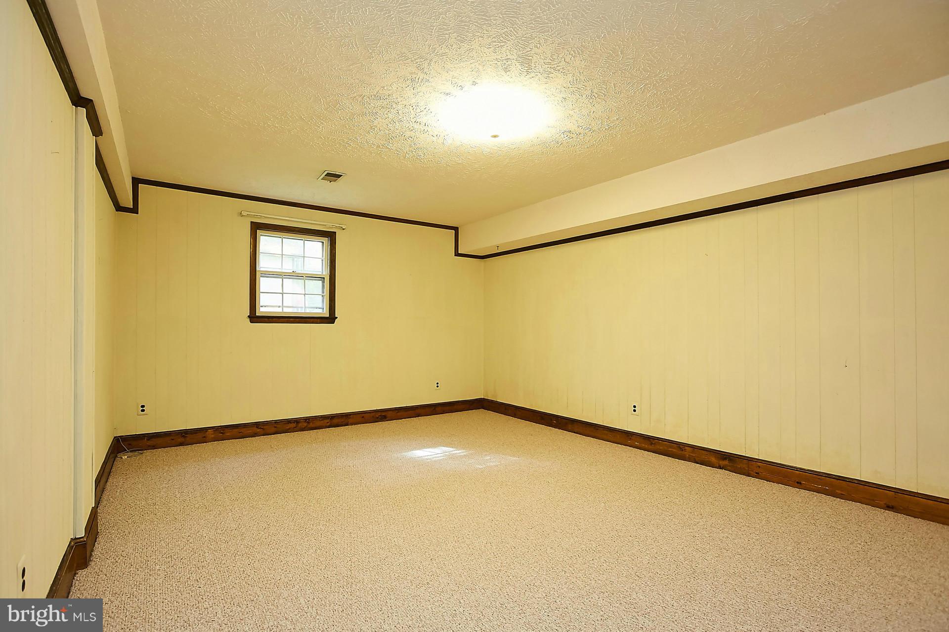 LAKE OCCOQUAN SHORES - Residential