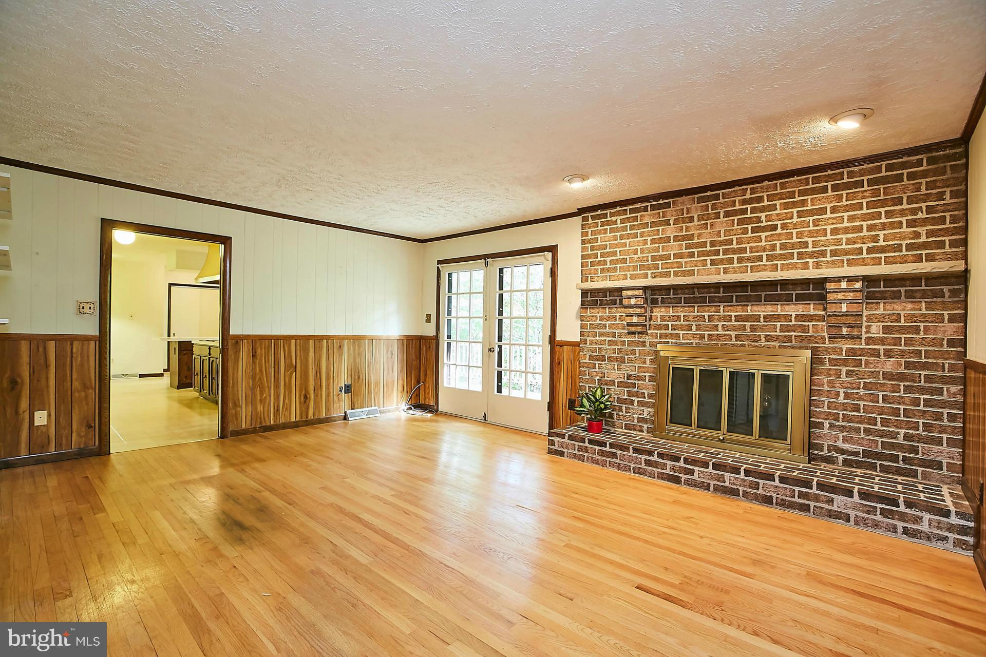 LAKE OCCOQUAN SHORES - Residential