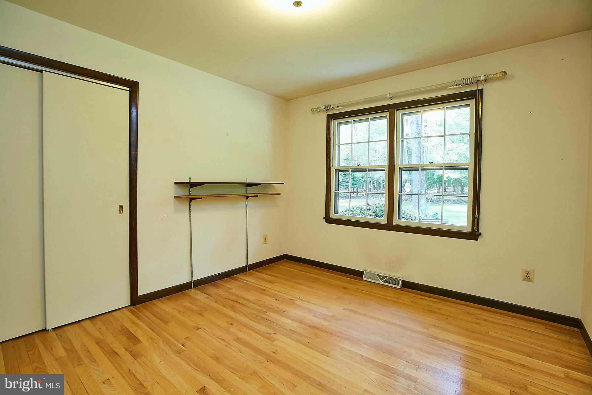 LAKE OCCOQUAN SHORES - Residential