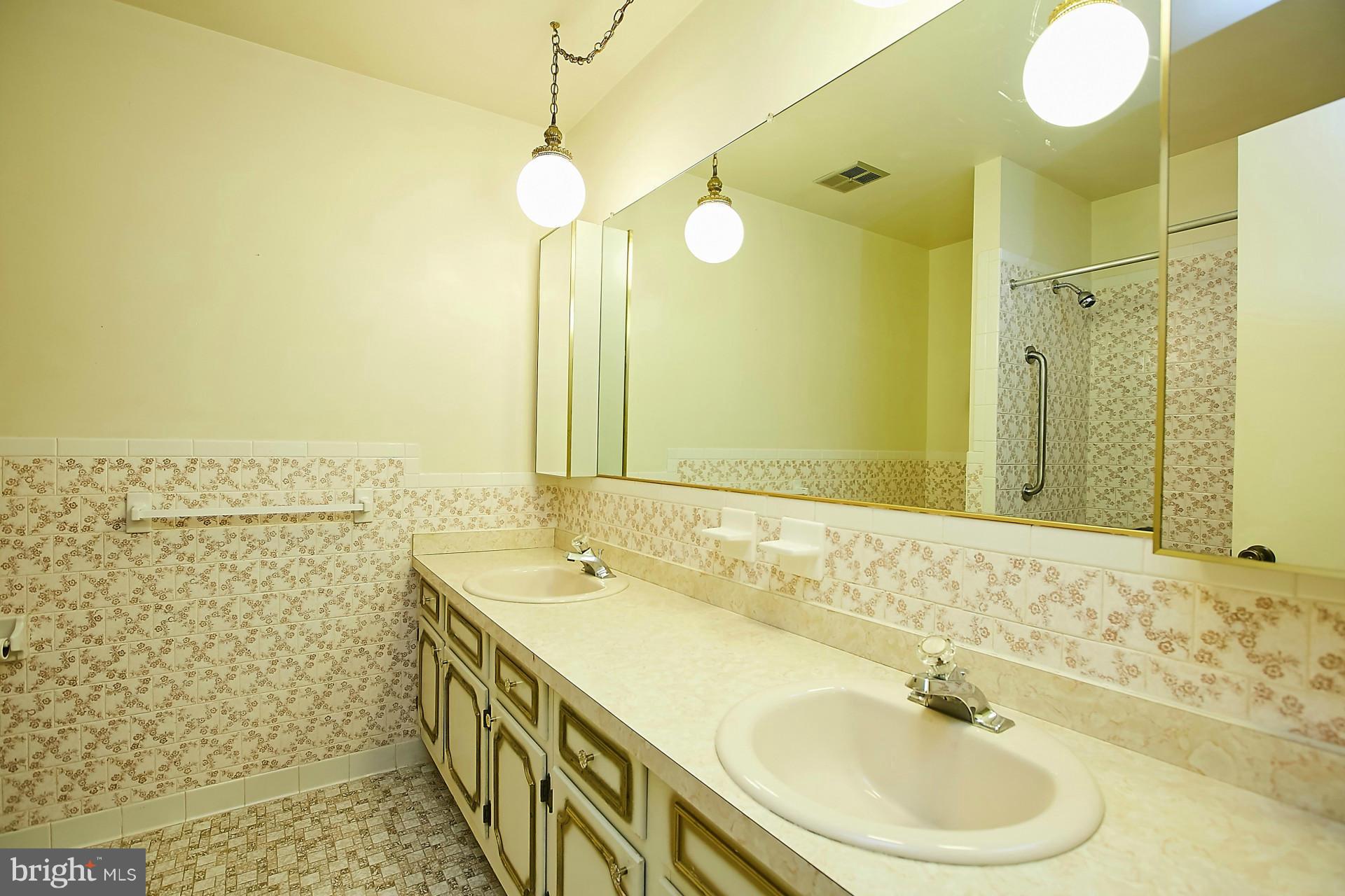 LAKE OCCOQUAN SHORES - Residential