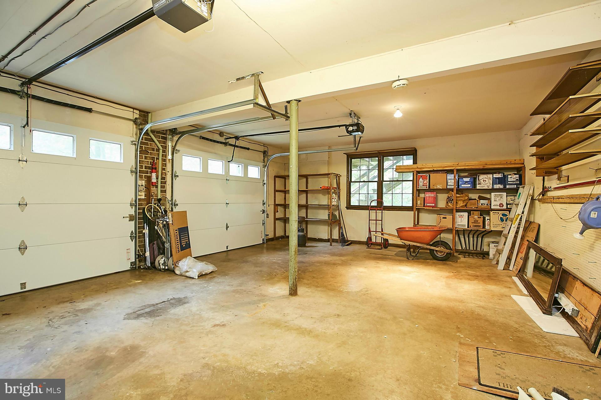 LAKE OCCOQUAN SHORES - Residential