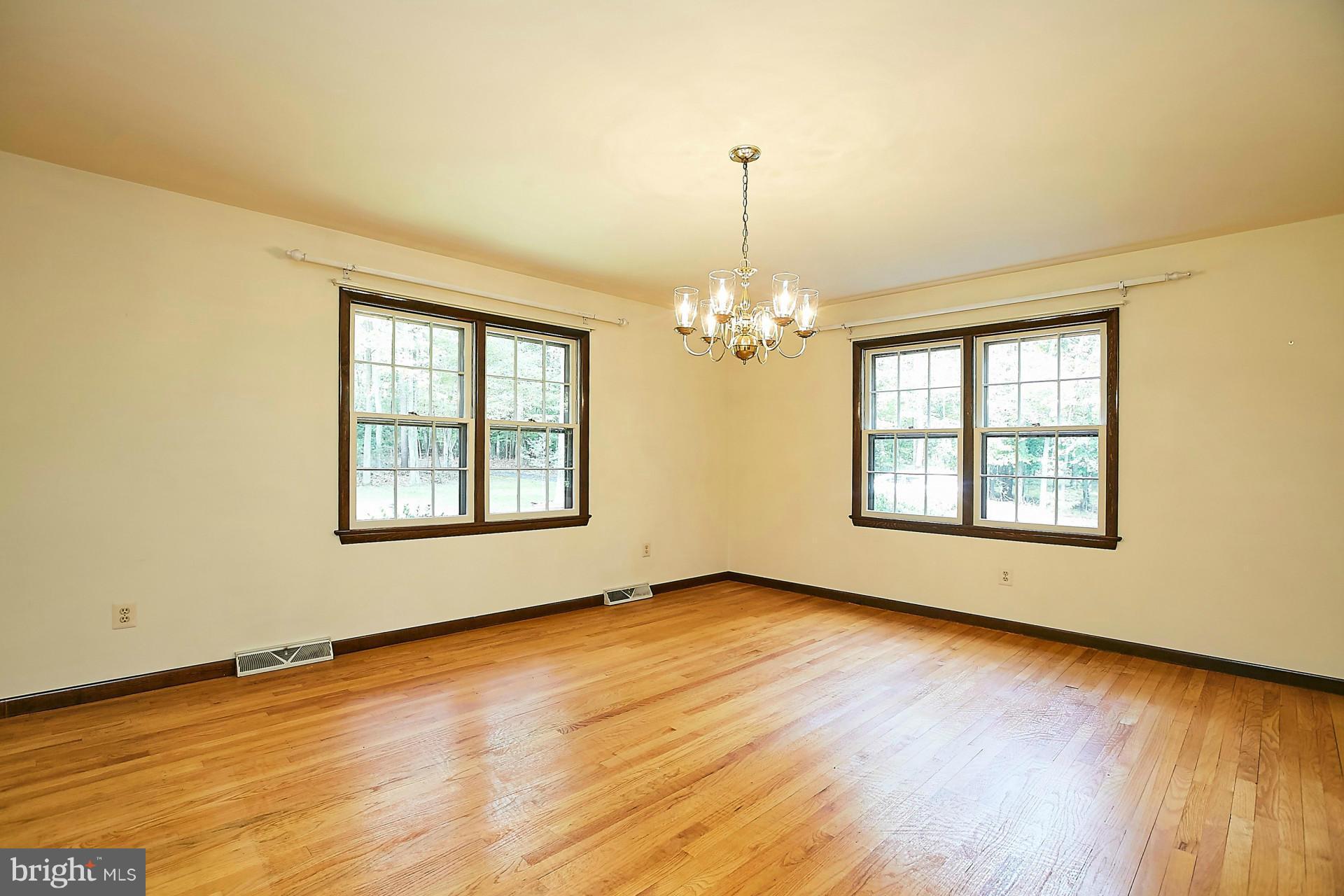 LAKE OCCOQUAN SHORES - Residential