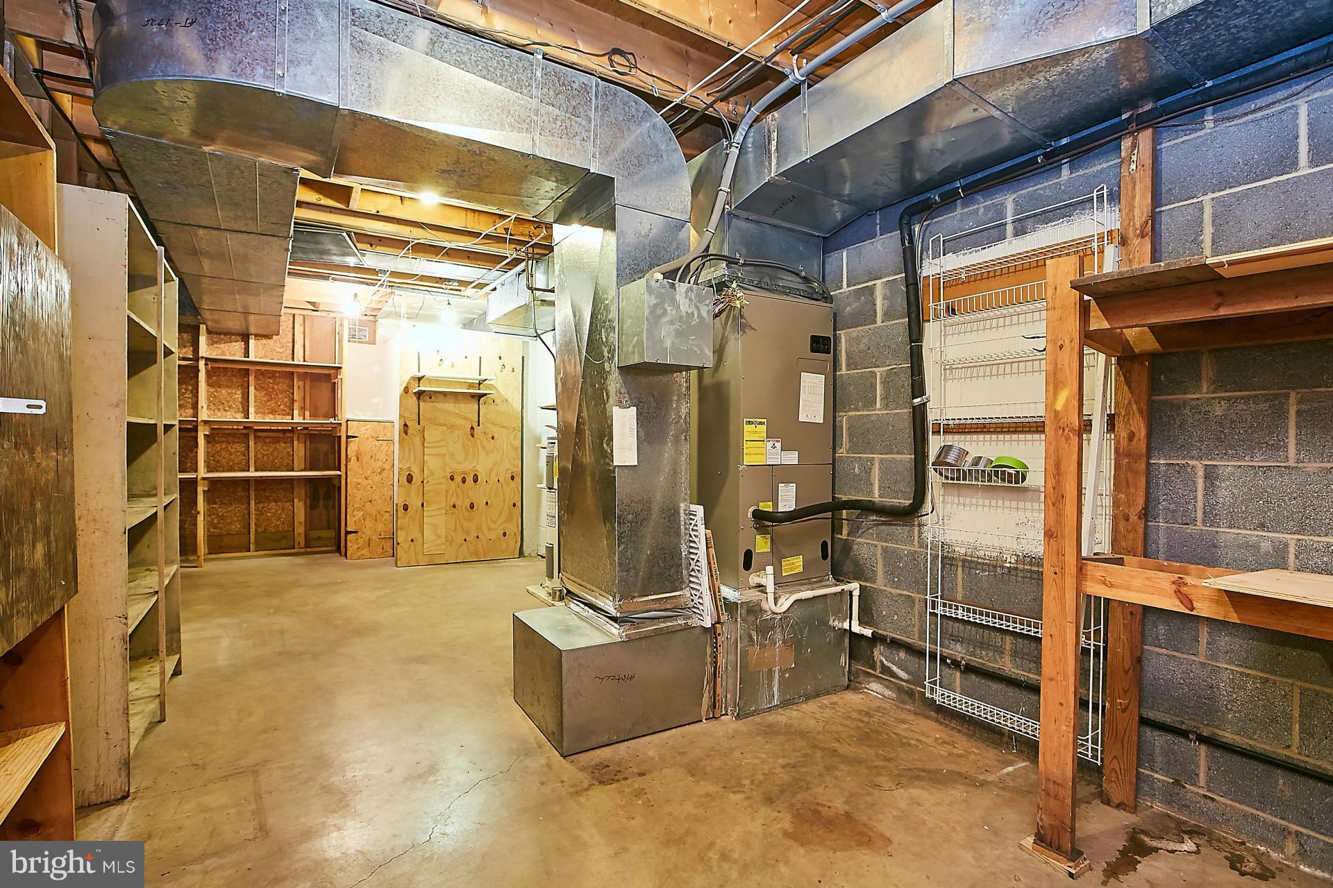 LAKE OCCOQUAN SHORES - Residential