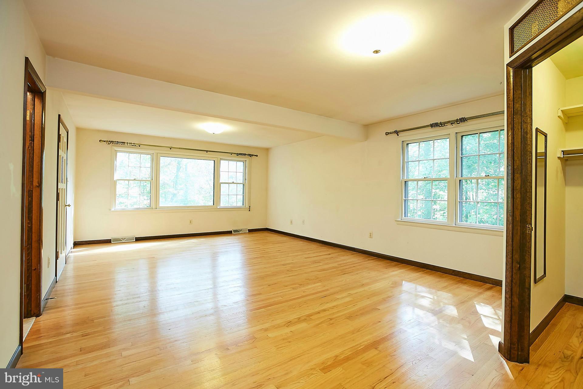 LAKE OCCOQUAN SHORES - Residential