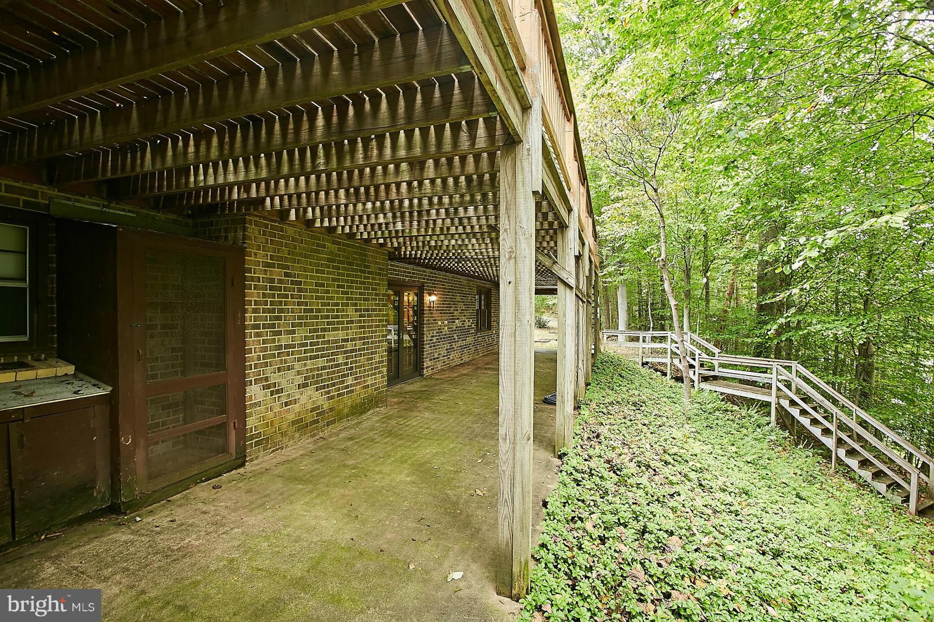 LAKE OCCOQUAN SHORES - Residential