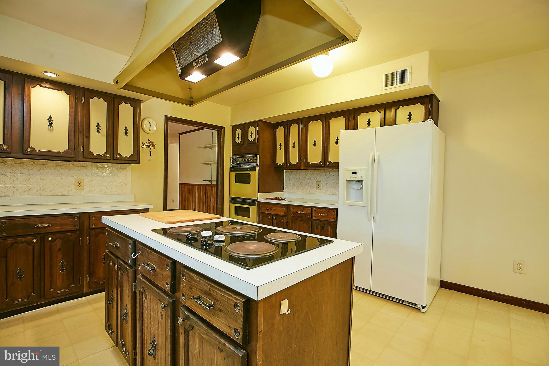 LAKE OCCOQUAN SHORES - Residential