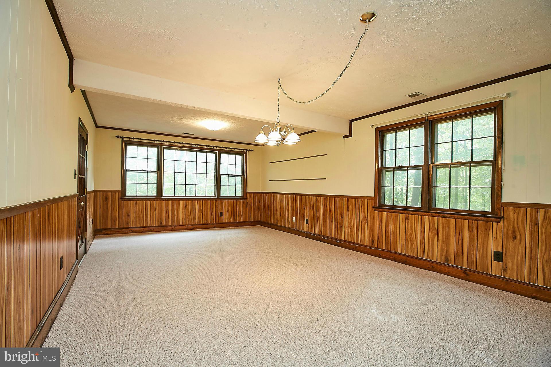 LAKE OCCOQUAN SHORES - Residential