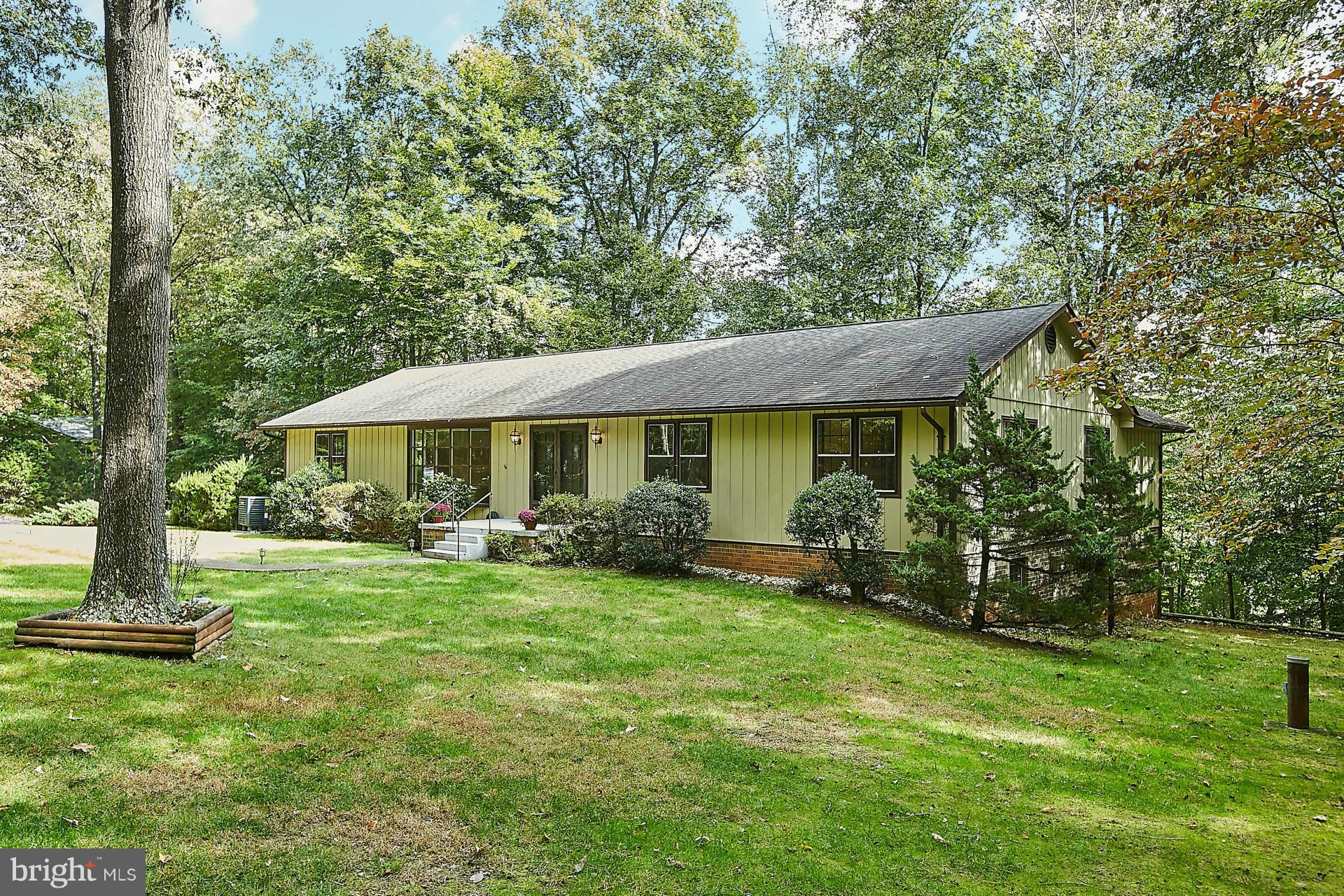 LAKE OCCOQUAN SHORES - Residential