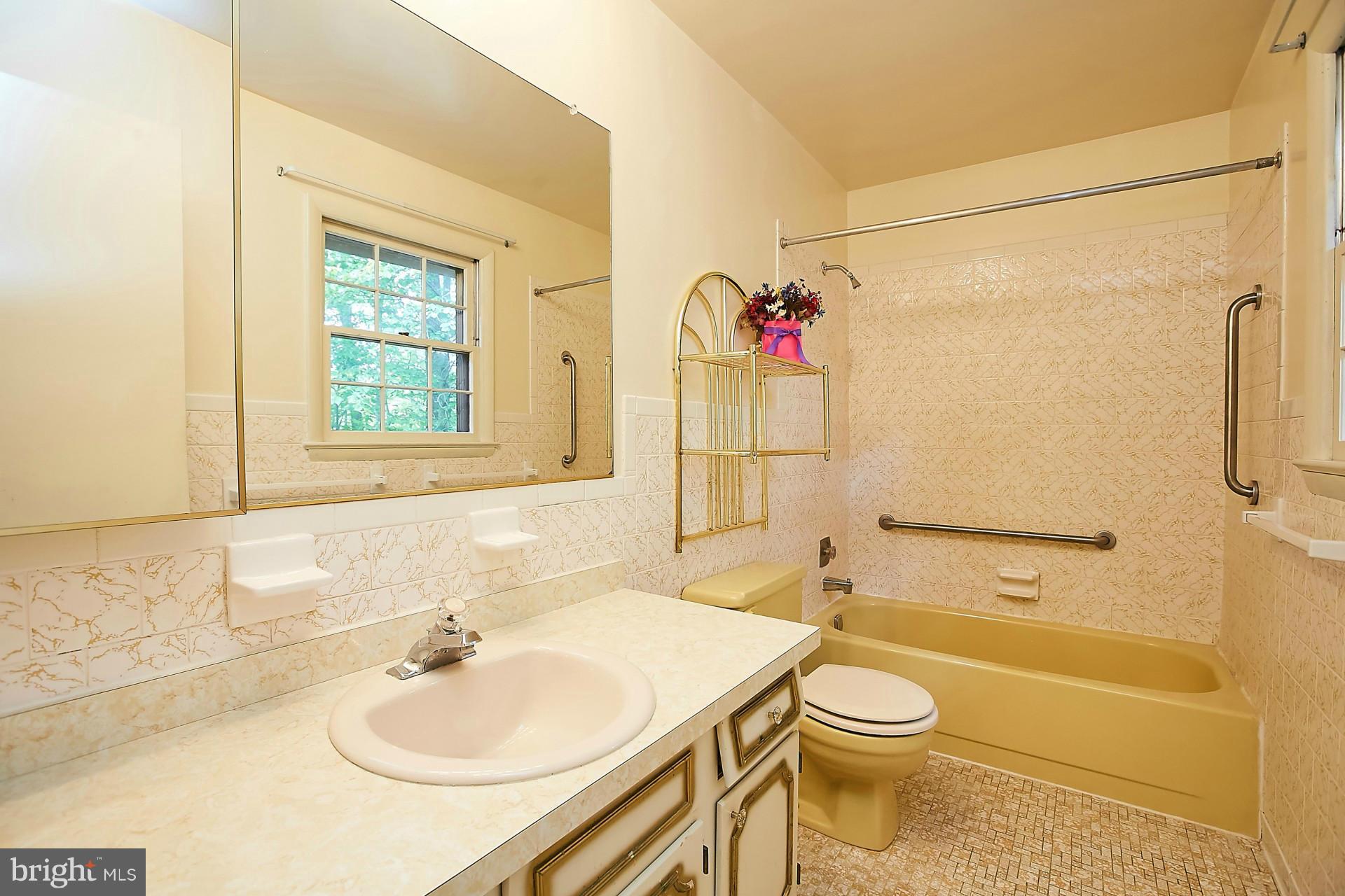 LAKE OCCOQUAN SHORES - Residential