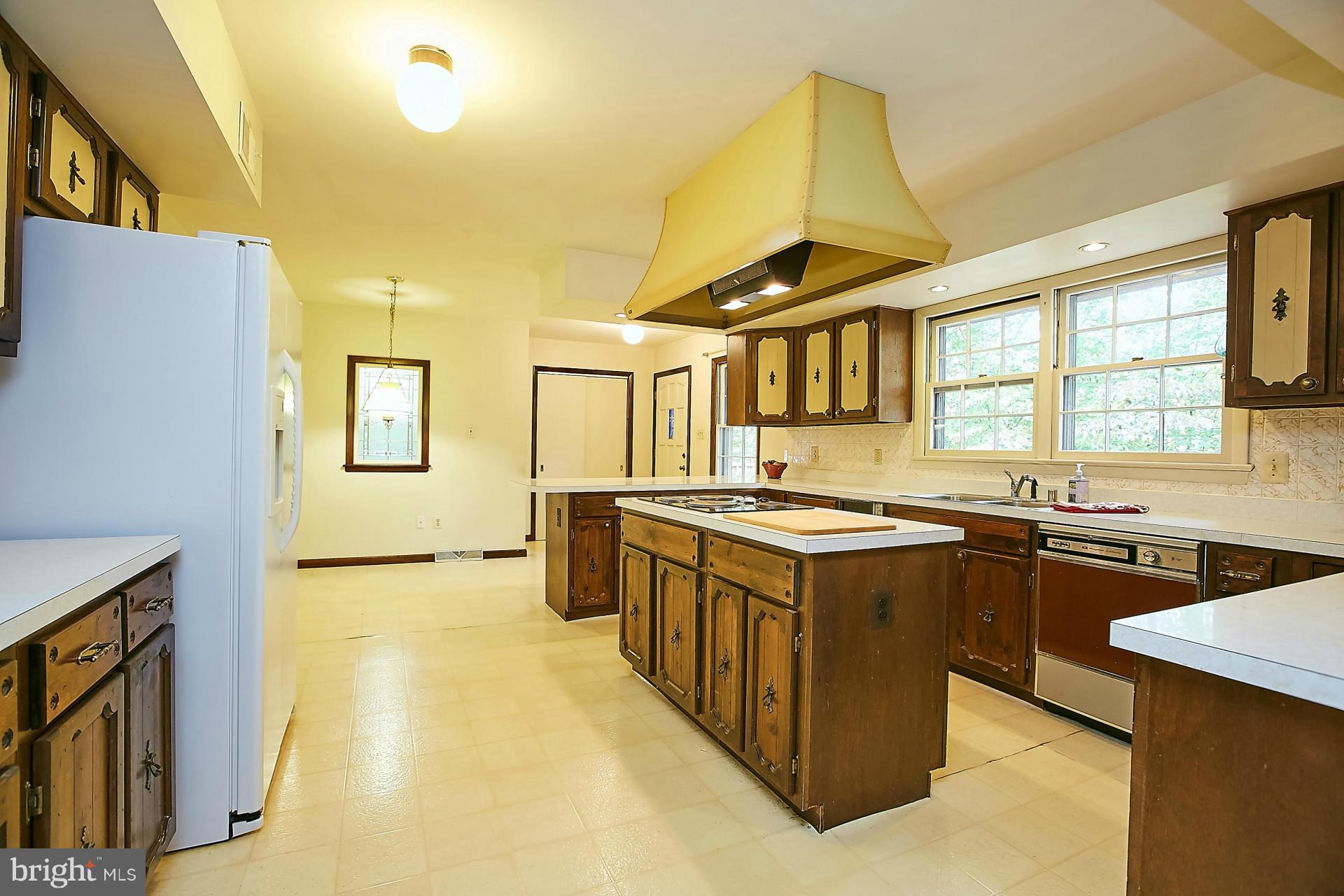 LAKE OCCOQUAN SHORES - Residential