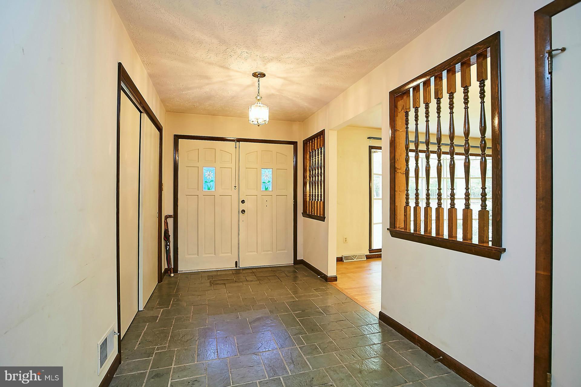 LAKE OCCOQUAN SHORES - Residential