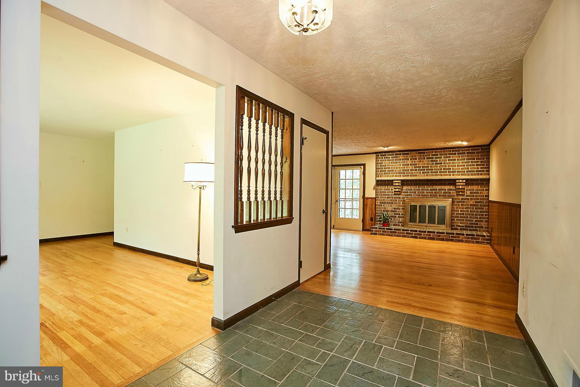 LAKE OCCOQUAN SHORES - Residential