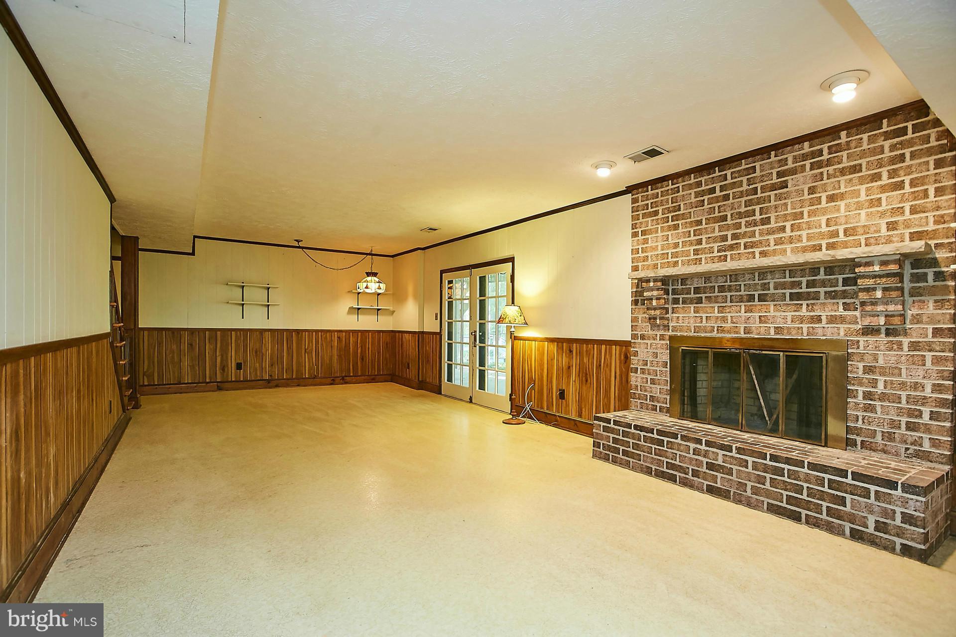 LAKE OCCOQUAN SHORES - Residential