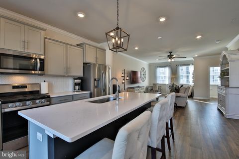 Townhouse For Sale - 5059 Silver Oak Drive<br/> ROSEDALE, MD 21237