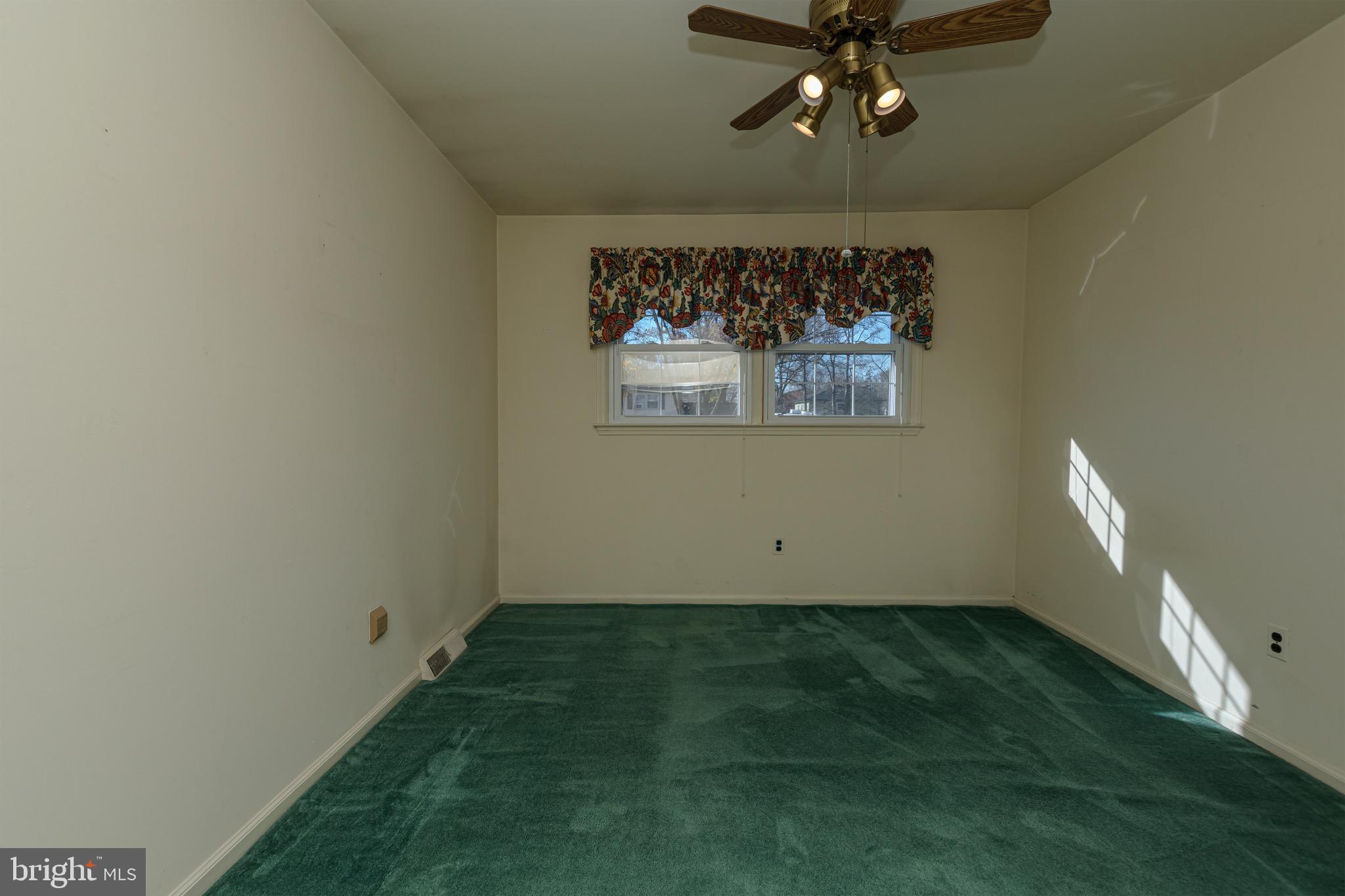 FOUR SEASONS - Residential