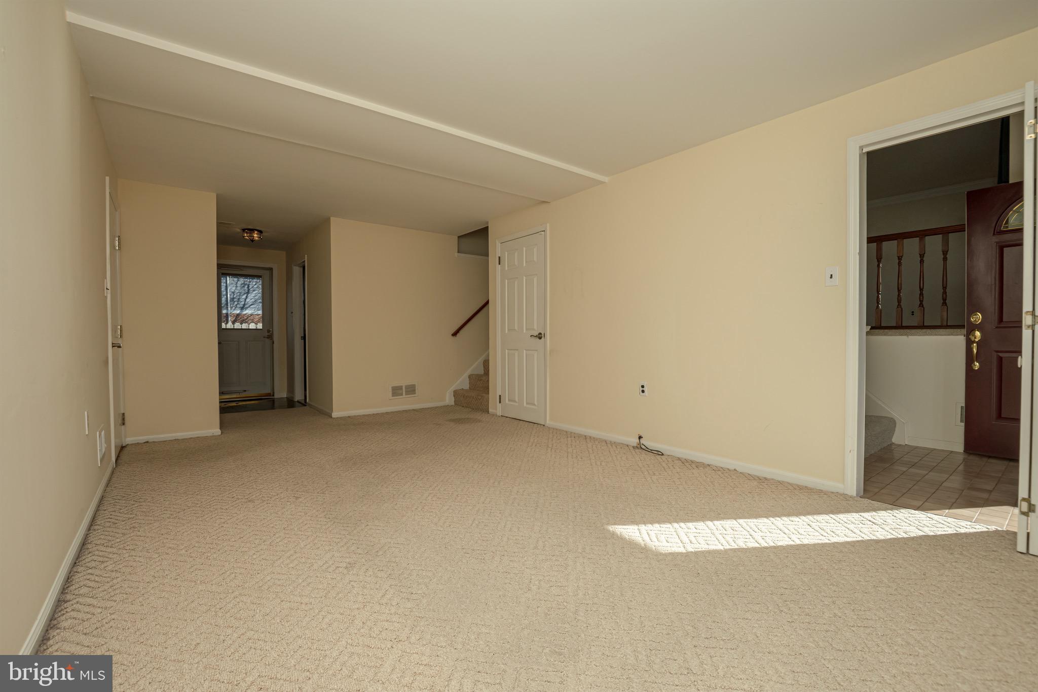 FOUR SEASONS - Residential