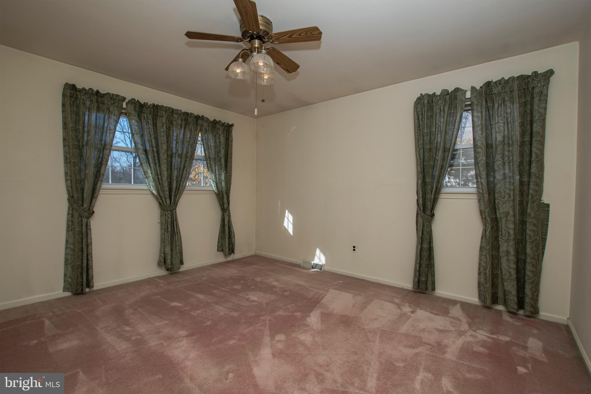 FOUR SEASONS - Residential